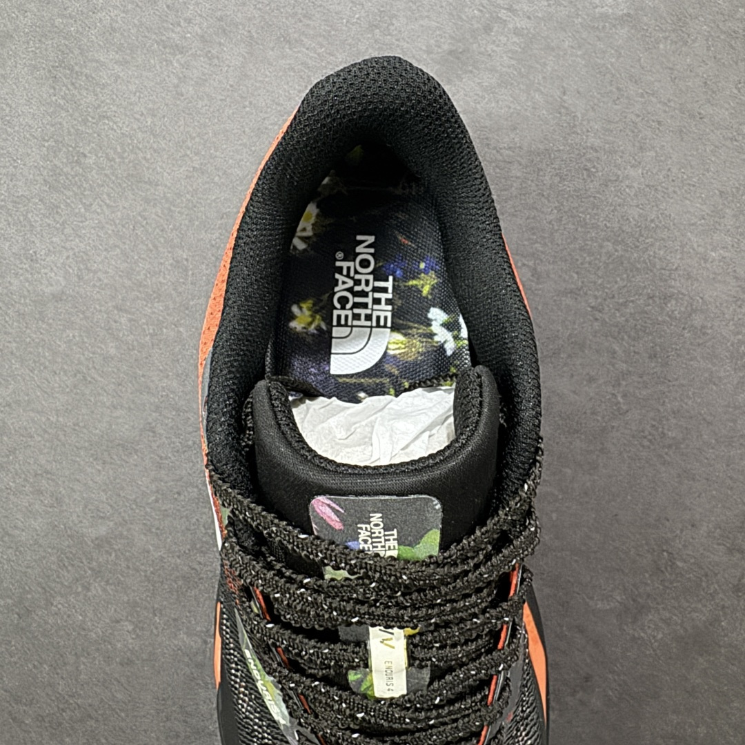 图片[7]-【公司级】The North Face Vectiv Enduris 4 北面 低帮 灰色 舒适柔软耐磨透气低邦越野跑步鞋 采用超轻的Matryx材料和工程化双曲面网眼设计，含57%回收材料，改进后跟贴合度，加上一体化鞋舌翼，提升后跟和足中锁定效果；全长超轻Dream氮气TPU中底，与标准EVA泡沫相比，能量回馈更高、重量更轻；Vectiv 3.0高性能3D TPU板，增强向前推进力和侧面支撑Vectiv 3D前掌翼设计，旨在提升复杂多变越野地形中的稳定性，摇杆式中底几何结构，打造持久向前推进力比VECTIV Enduris 3跑鞋多2毫米中底缓冲，后跟堆叠高度为32毫米，落差6毫米，耐用Surfaceb Ctrlm橡胶外底，优化重量与多功能性，外底采用20%来自致力于农林复合经营和再生农业实践的橡胶，4毫米鞋钉，专为复杂多变越野地形提供高级牵引力。 货号：NF0A8DA4GHW-075 尺码：38-45带半码 编码：WEB270280-选品中心