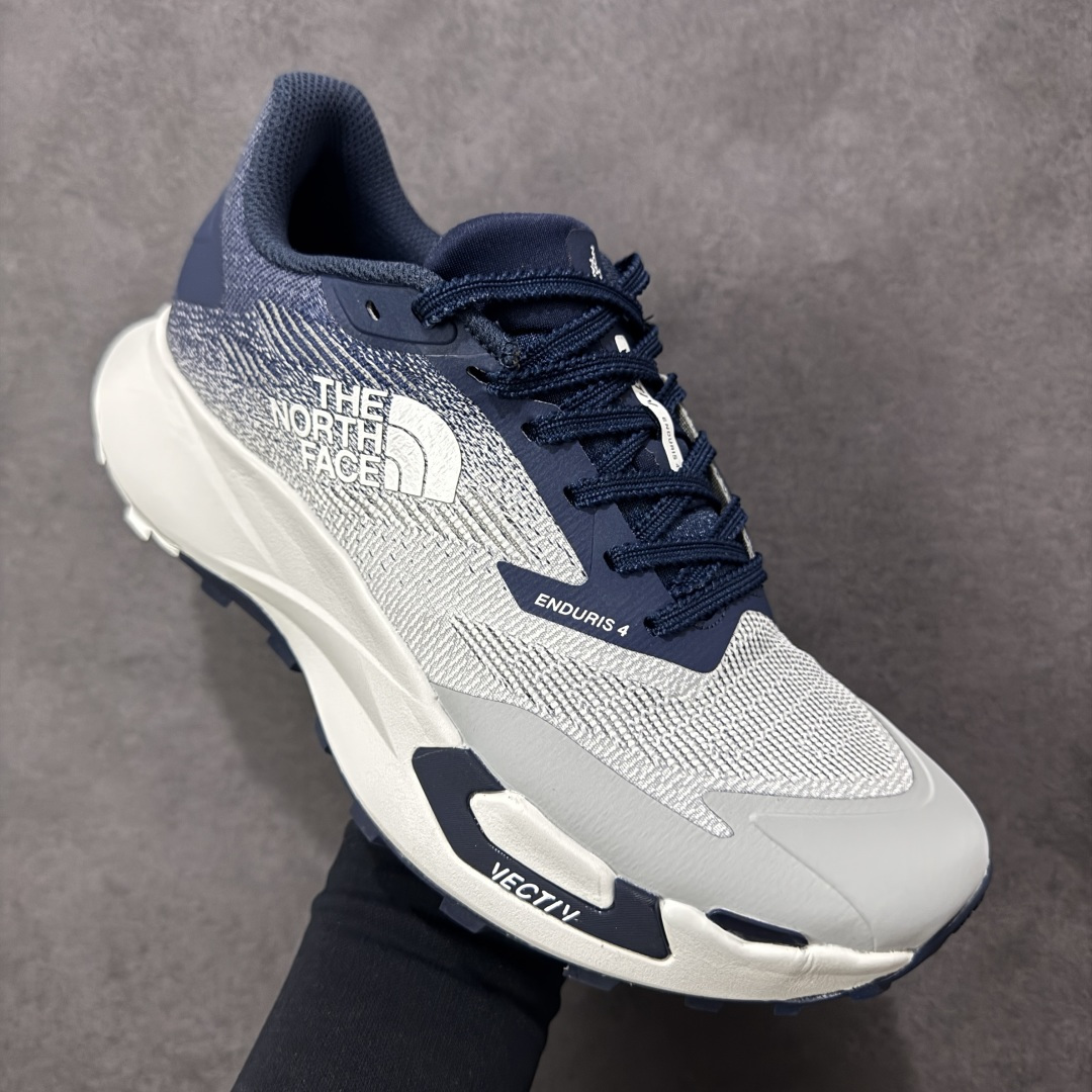 图片[3]-【公司级】The North Face Vectiv Enduris 4 北面 低帮 灰色 舒适柔软耐磨透气低邦越野跑步鞋 采用超轻的Matryx材料和工程化双曲面网眼设计，含57%回收材料，改进后跟贴合度，加上一体化鞋舌翼，提升后跟和足中锁定效果；全长超轻Dream氮气TPU中底，与标准EVA泡沫相比，能量回馈更高、重量更轻；Vectiv 3.0高性能3D TPU板，增强向前推进力和侧面支撑Vectiv 3D前掌翼设计，旨在提升复杂多变越野地形中的稳定性，摇杆式中底几何结构，打造持久向前推进力比VECTIV Enduris 3跑鞋多2毫米中底缓冲，后跟堆叠高度为32毫米，落差6毫米，耐用Surfaceb Ctrlm橡胶外底，优化重量与多功能性，外底采用20%来自致力于农林复合经营和再生农业实践的橡胶，4毫米鞋钉，专为复杂多变越野地形提供高级牵引力。 货号：NF0A8AEPEZI-075 尺码：36-45带半码 编码：WEB270280-选品中心