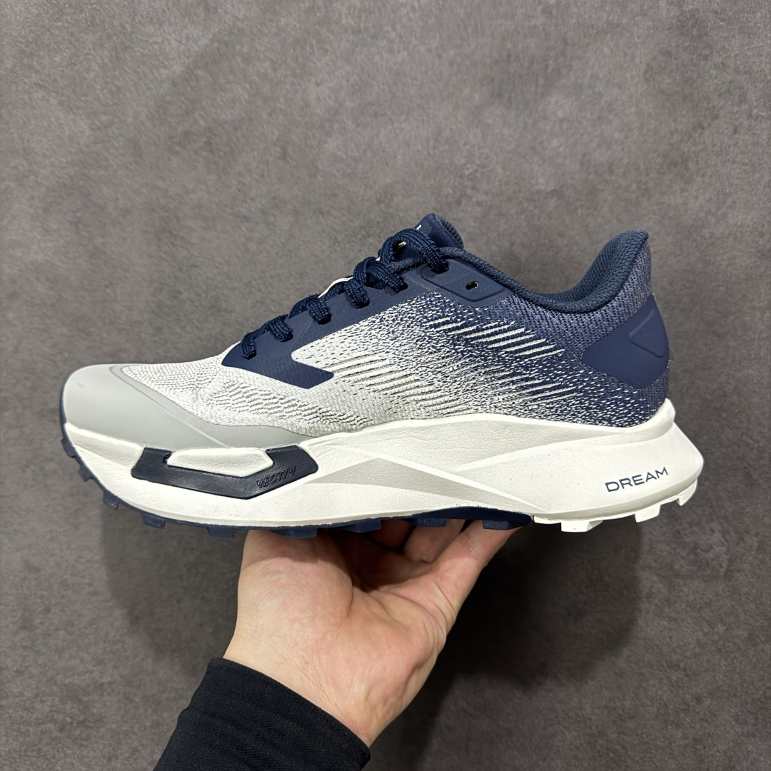 图片[2]-【公司级】The North Face Vectiv Enduris 4 北面 低帮 灰色 舒适柔软耐磨透气低邦越野跑步鞋 采用超轻的Matryx材料和工程化双曲面网眼设计，含57%回收材料，改进后跟贴合度，加上一体化鞋舌翼，提升后跟和足中锁定效果；全长超轻Dream氮气TPU中底，与标准EVA泡沫相比，能量回馈更高、重量更轻；Vectiv 3.0高性能3D TPU板，增强向前推进力和侧面支撑Vectiv 3D前掌翼设计，旨在提升复杂多变越野地形中的稳定性，摇杆式中底几何结构，打造持久向前推进力比VECTIV Enduris 3跑鞋多2毫米中底缓冲，后跟堆叠高度为32毫米，落差6毫米，耐用Surfaceb Ctrlm橡胶外底，优化重量与多功能性，外底采用20%来自致力于农林复合经营和再生农业实践的橡胶，4毫米鞋钉，专为复杂多变越野地形提供高级牵引力。 货号：NF0A8AEPEZI-075 尺码：36-45带半码 编码：WEB270280-选品中心