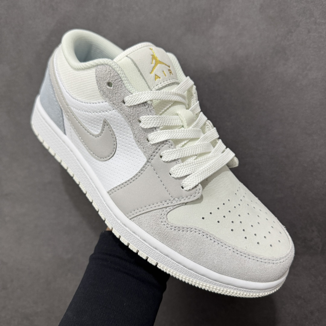 图片[3]-【H11版本】耐克Nike Air Jordan 1 AJ1经典复古经典低帮百搭文化篮球鞋 CV3043-100 公司级真标半码制#原档案原数据开发版型#采用荔枝纹头层皮革鞋面材质#原厂立体填充鞋舌海绵#中底注胶孔及缜密中底拉帮工艺#原数据开发模具大底 尺码：35.5 36 36.5 37.5 38 38.5 39 40 40.5 41 42 42.5 43 44 44.5 45 46 47.5 编码：H11B270280-选品中心