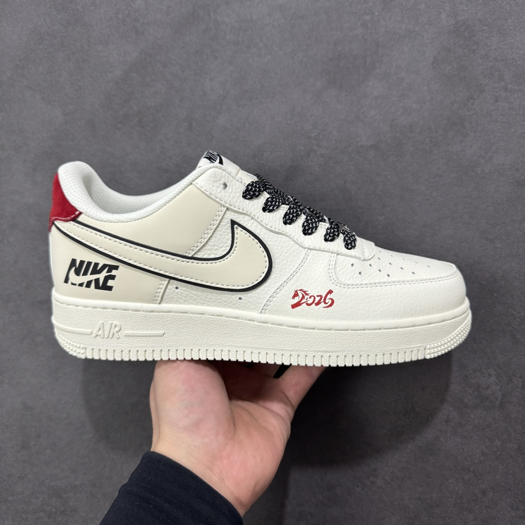 【定制版】NIke Air Force 1 ‘07 Low “NINE2026联名——米白红尾”空军一号 低帮 运动鞋 休闲鞋 折边针车 工艺难度大 原楦头原纸板 原装鞋盒 定制五金配件 内置全掌气垫 原厂鞋底 货号：CS5288-059 尺码：36 36.5 37.5 38 38.5 39 40 40.5 41 42 42.5 43 44 44.5 45 编码：HXSB310320-选品中心