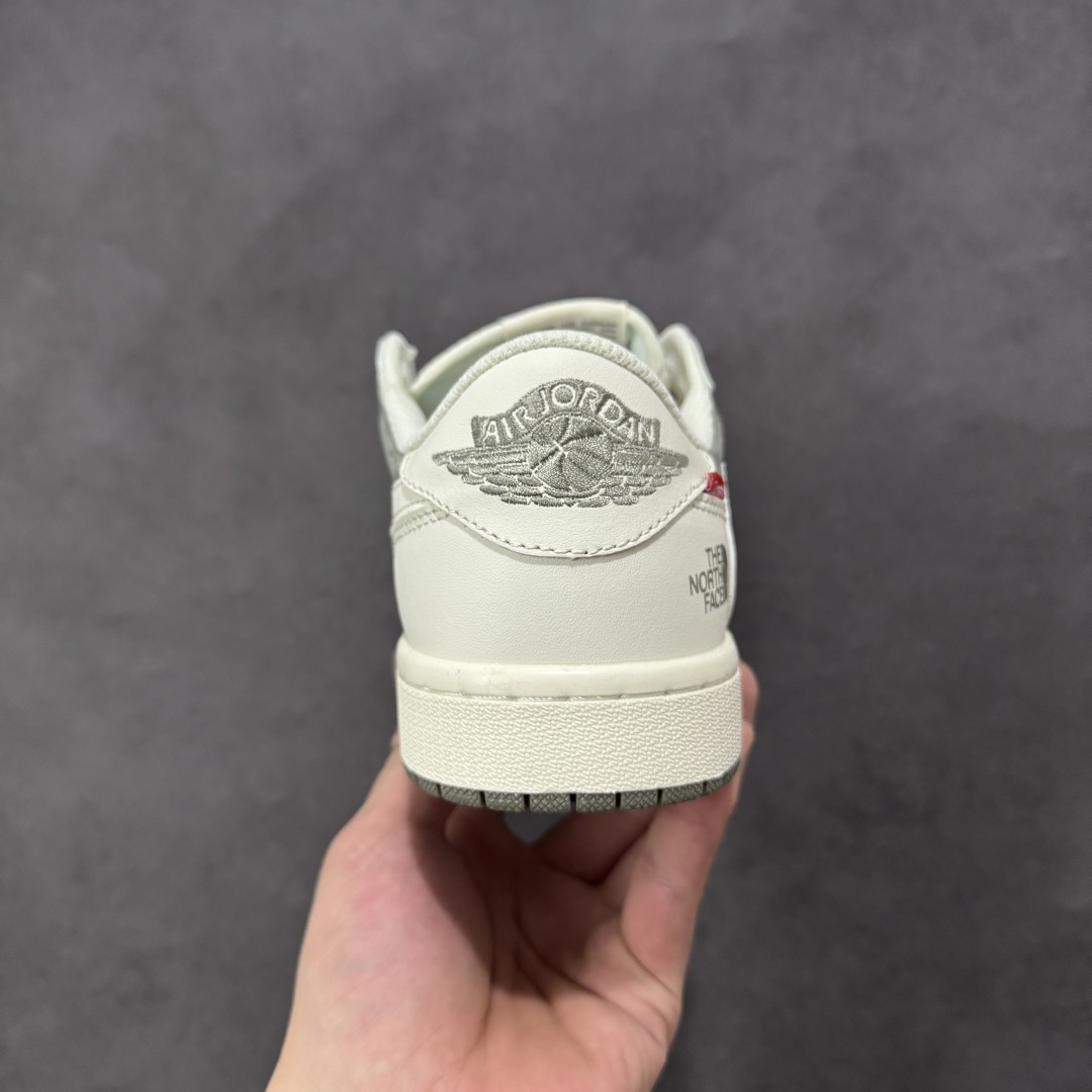 图片[4]-【定制版】Nike Jordan Air Jordan倒勾 “ 北面Supreme联名——墨绿猪八革” 高端定制 低帮 复古 减震 防滑 耐磨 篮球鞋 定制鞋盒 大厂纯原品质出货 超高清洁度 皮料切割干净无任何毛边 细节完美 货号：DM7866-128 尺码：36 36.5 37.5 38 38.5 39 40 40.5 41 42 42.5 43 44 44.5 45 编码：HXSB330340-选品中心