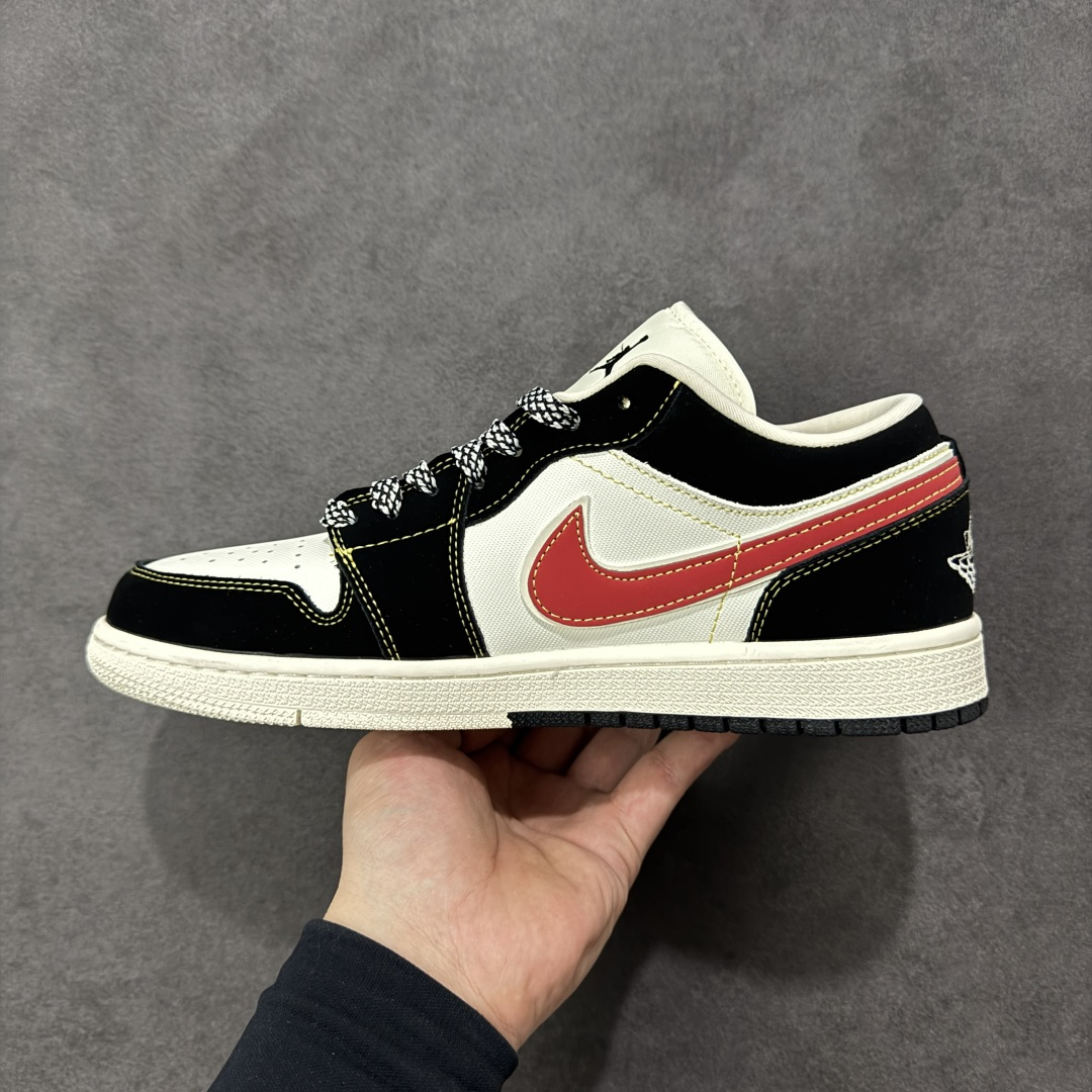 图片[2]-【定制版】Nike Jordan Air Jordan 1“ 马年限定——黑红金标” 高端定制 低帮 复古 减震 防滑 耐磨 篮球鞋 定制鞋盒 大厂纯原品质出货 超高清洁度 皮料切割干净无任何毛边 细节完美 货号：LL8888-002 尺码：36 36.5 37.5 38 38.5 39 40 40.5 41 42 42.5 43 44 44.5 45 编码：HXSB330340-选品中心
