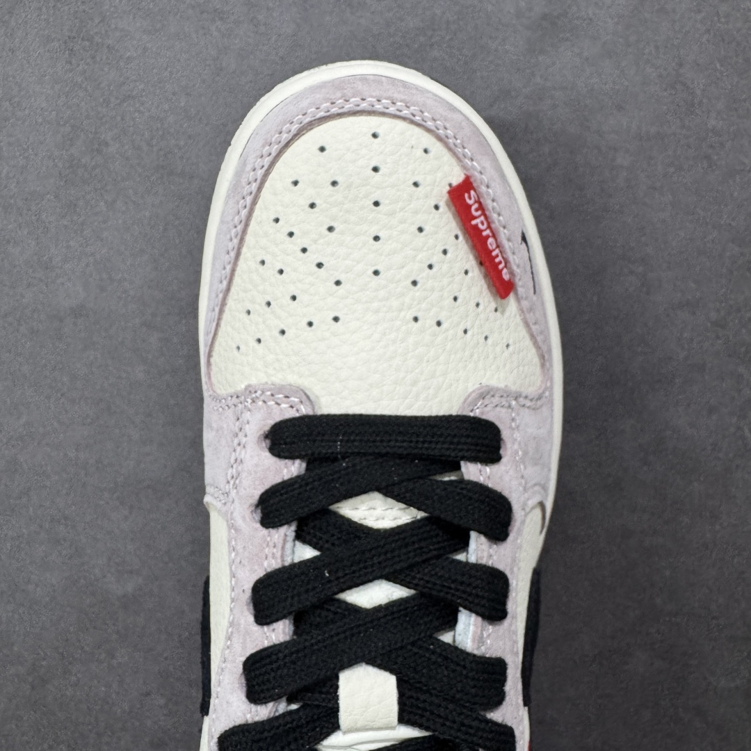 图片[8]-【定制版】Nike SB Dunk Low“ Supreme联名—米灰黑猪八革” 周年高端定制 低帮休闲板鞋 定制鞋盒 大厂纯原品质出货 超高清洁度 皮料切割干净无任何毛边 细节完美 货号：DN3168-018 尺码：36 36.5 37.5 38 38.5 39 40 40.5 41 42 42.5 43 44 44.5 45 编码：HXSB330340-选品中心