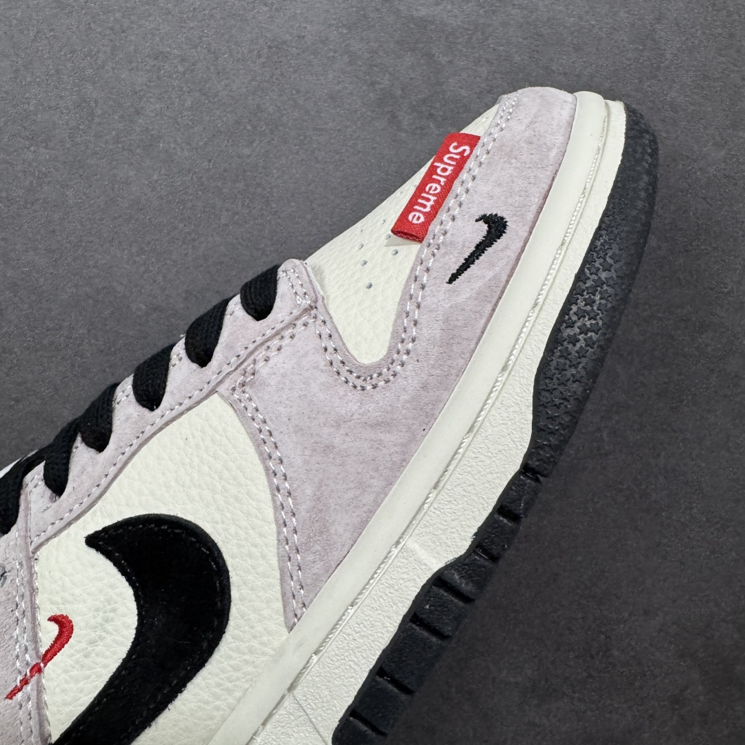 图片[5]-【定制版】Nike SB Dunk Low“ Supreme联名—米灰黑猪八革” 周年高端定制 低帮休闲板鞋 定制鞋盒 大厂纯原品质出货 超高清洁度 皮料切割干净无任何毛边 细节完美 货号：DN3168-018 尺码：36 36.5 37.5 38 38.5 39 40 40.5 41 42 42.5 43 44 44.5 45 编码：HXSB330340-选品中心