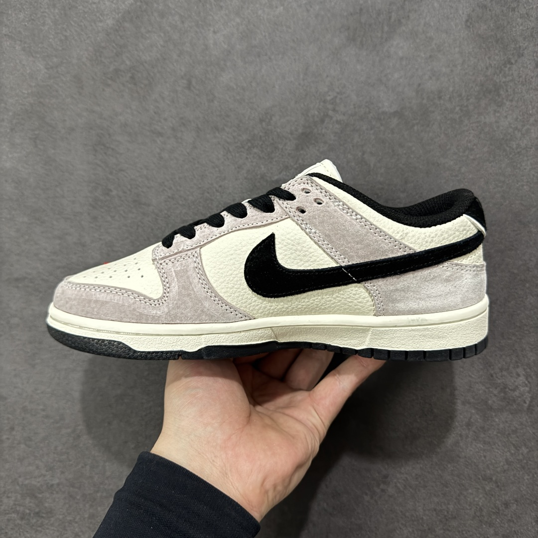 图片[2]-【定制版】Nike SB Dunk Low“ Supreme联名—米灰黑猪八革” 周年高端定制 低帮休闲板鞋 定制鞋盒 大厂纯原品质出货 超高清洁度 皮料切割干净无任何毛边 细节完美 货号：DN3168-018 尺码：36 36.5 37.5 38 38.5 39 40 40.5 41 42 42.5 43 44 44.5 45 编码：HXSB330340-选品中心