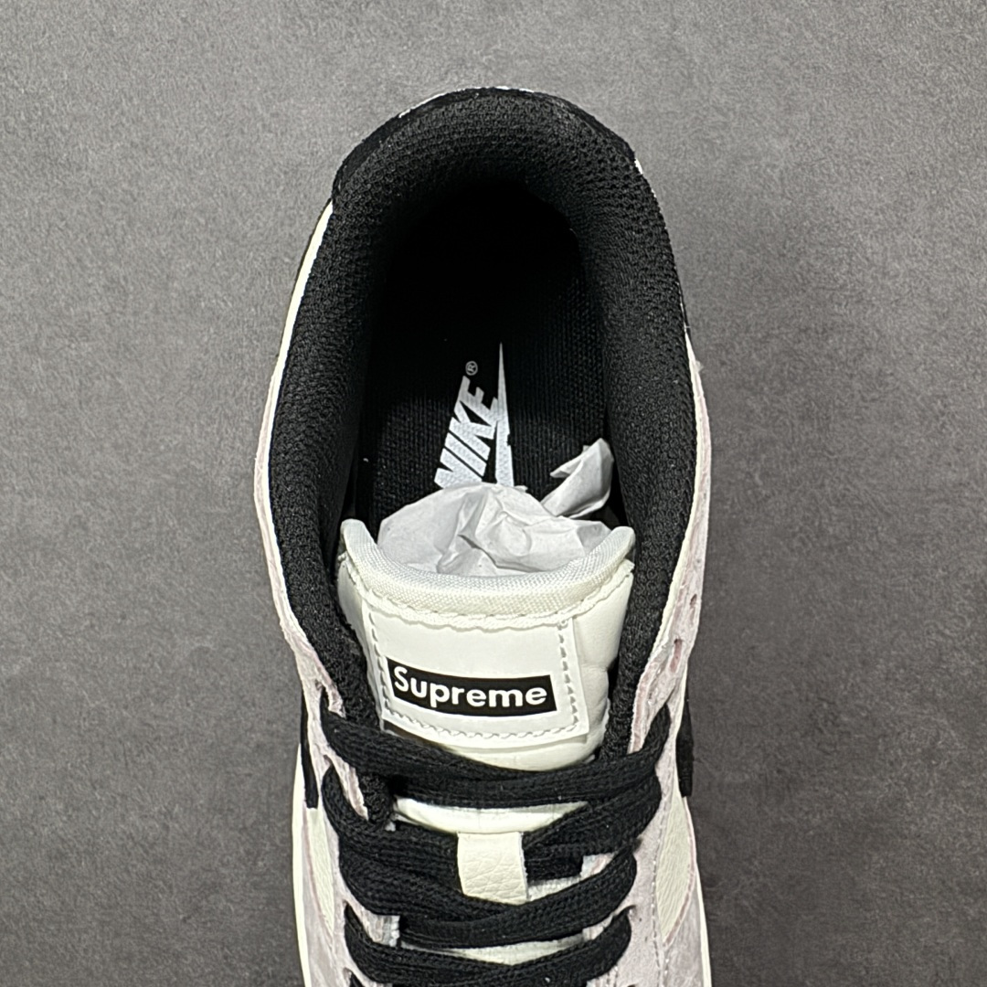 图片[7]-【定制版】Nike SB Dunk Low“ Supreme联名—米灰黑猪八革” 周年高端定制 低帮休闲板鞋 定制鞋盒 大厂纯原品质出货 超高清洁度 皮料切割干净无任何毛边 细节完美 货号：DN3168-018 尺码：36 36.5 37.5 38 38.5 39 40 40.5 41 42 42.5 43 44 44.5 45 编码：HXSB330340-选品中心