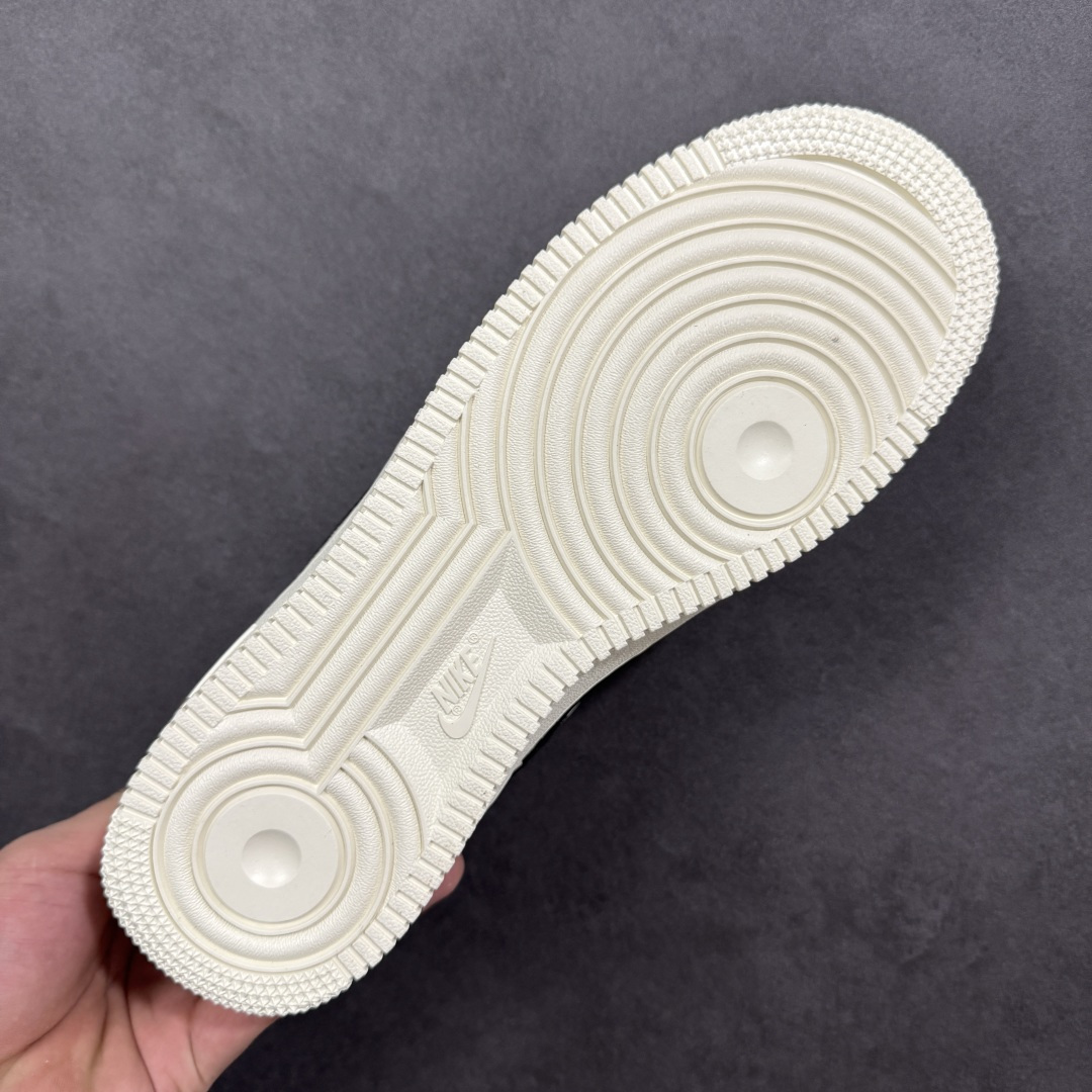 图片[9]-【定制版】NIke Air Force 1 \’07 Low “LV联名–奶茶焦糖” 空军一号低帮 运动鞋 休闲鞋 折边针车 工艺难度大 原楦头原纸板 高端定制鞋盒 原厂鞋底 超高清洁度 细节完美 货号：FQ3546-100 尺码：36 36.5 37.5 38 38.5 39 40 40.5 41 42 42.5 43 44 44.5 45 编码：HXSB310320-选品中心