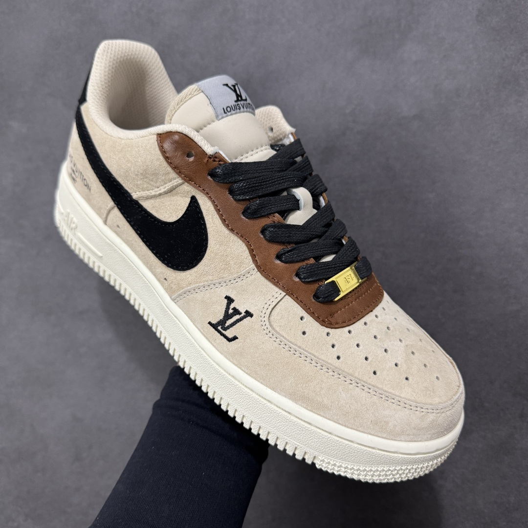 图片[3]-【定制版】NIke Air Force 1 \’07 Low “LV联名–奶茶焦糖” 空军一号低帮 运动鞋 休闲鞋 折边针车 工艺难度大 原楦头原纸板 高端定制鞋盒 原厂鞋底 超高清洁度 细节完美 货号：FQ3546-100 尺码：36 36.5 37.5 38 38.5 39 40 40.5 41 42 42.5 43 44 44.5 45 编码：HXSB310320-选品中心