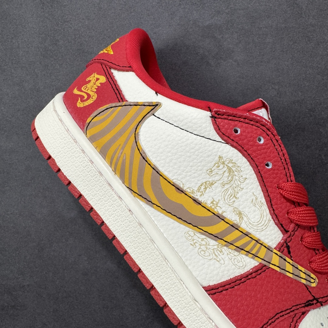 图片[6]-【定制版】马年定制限量发售马到成功 Travis Scott x Fragment Design x Jordan Air Jordan 1 Low OG SP “马年限定联名——白红金钩” 马年印花 高端定制 倒钩三方联名低帮篮球鞋 #定制鞋盒 大厂纯原品质出货 超高清洁度 皮料切割干净无任何毛边 细节完美 货号：XD1979-003 尺码：36 36.5 37.5 38 38.5 39 40 40.5 41 42 42.5 43 44 44.5 45 编码： HXSB330340-选品中心