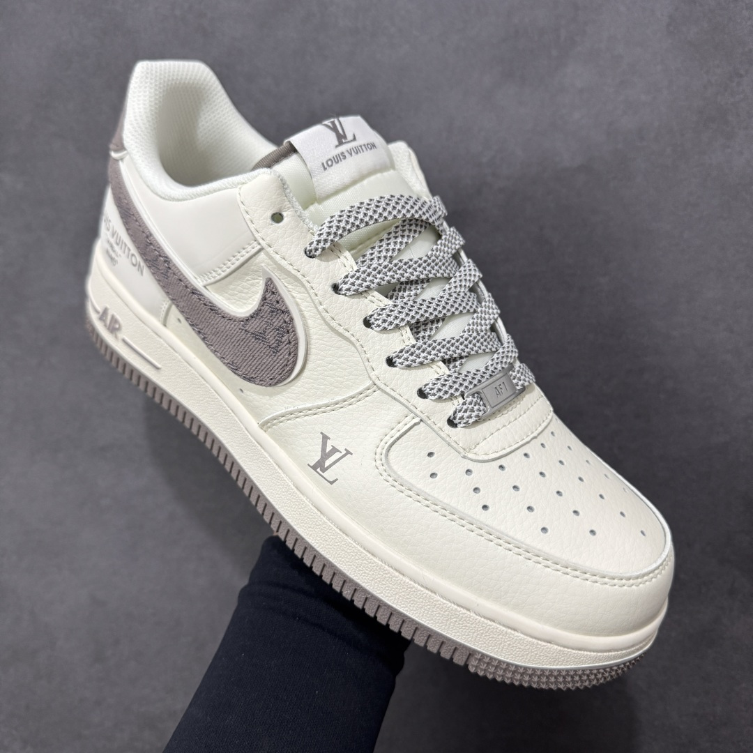 图片[3]-【定制版】NIke Air Force 1 \’07 Low “LV联名-米灰牛仔勾”空军一号 低帮 运动鞋 休闲鞋 折边针车 工艺难度大 原楦头原纸板 原装鞋盒 定制五金配件 内置全掌气垫 原厂鞋底 货号：SM6668-128 尺码：36 36.5 37.5 38 38.5 39 40 40.5 41 42 42.5 43 44 44.5 45 编码：HXSA310320-选品中心