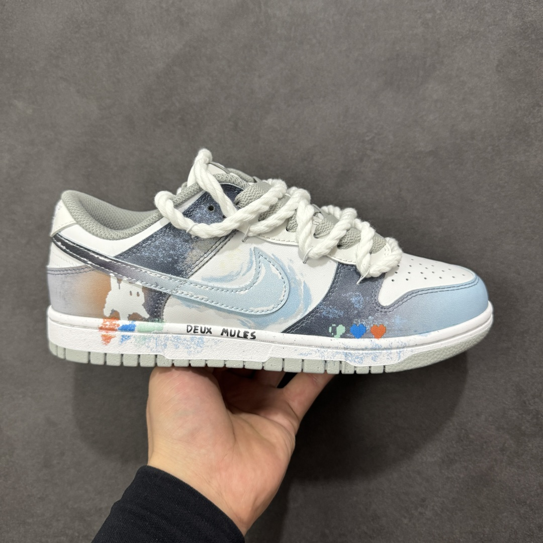 【定制版】Nike SB Dunk Low 梦幻星空 绑带 低帮休闲板鞋 #定制鞋盒 超高清洁度 皮料切割干净无任何毛边 细节完美 货号：DD1391-103 尺码：36 36.5 37.5 38 38.5 39 40 40.5 41 42 42.5 43 44 44.5 45 编码：HXSB330340-选品中心