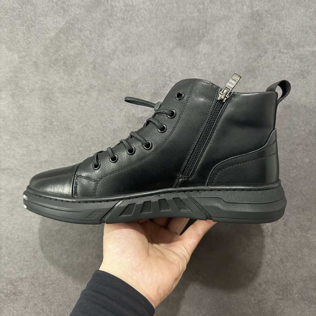 图片[2]-【广东纯原版本】Ecco/爱步 休闲系列百搭潮酷中高帮休闲舒适板鞋 热门销售款式 精选牛皮面料 现代品质鞋面设计 纹理自然，细腻柔软 具有良好透气性 舒适保暖 侧前独有LOGO设计 双层牛皮鞋边 坚韧鞋线车边 经典潮流 全新轻量发泡底材与橡胶大底结合 脚感轻盈柔韧 防滑耐磨 抓地力强 时尚潮流休闲 随想假日 货号：956375-01001 尺码：38 39 40 41 42 43 44（皮鞋码）-选品中心