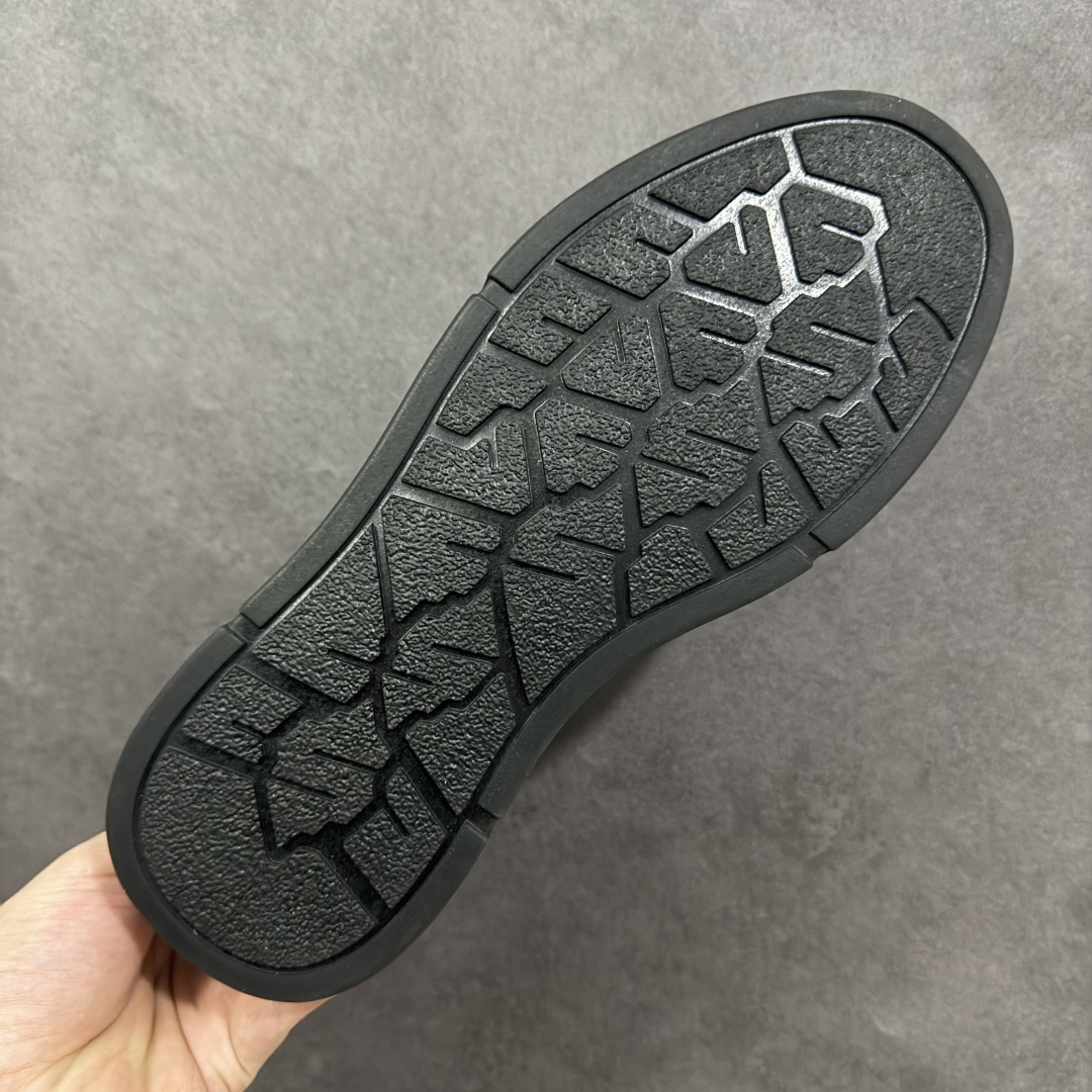 图片[9]-【广东纯原版本】Ecco/爱步 休闲系列百搭潮酷中高帮休闲舒适板鞋 热门销售款式 精选牛皮面料 现代品质鞋面设计 纹理自然，细腻柔软 具有良好透气性 舒适保暖 侧前独有LOGO设计 双层牛皮鞋边 坚韧鞋线车边 经典潮流 全新轻量发泡底材与橡胶大底结合 脚感轻盈柔韧 防滑耐磨 抓地力强 时尚潮流休闲 随想假日 货号：956375-01001 尺码：38 39 40 41 42 43 44（皮鞋码）-选品中心