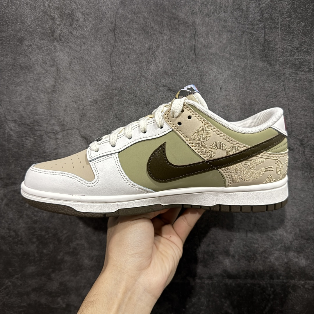 图片[2]-【CS版本】Nike SB Dunk Low“ 马年限定”周年高端定制 低帮休闲板鞋 大厂纯原品质出货 超高清洁度 皮料切割干净无任何毛边 细节完美 货号：IQ1118-220 尺码： 36 36.5 37.5 38 38.5 39 40 40.5 41 42 42.5 43 44 44.5 45 46-选品中心