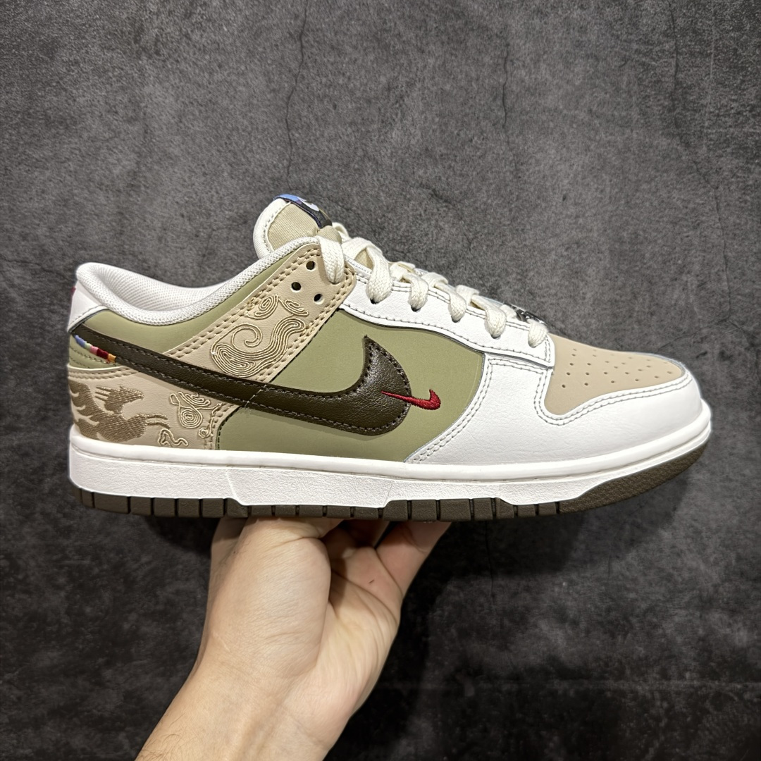 【CS版本】Nike SB Dunk Low“ 马年限定”周年高端定制 低帮休闲板鞋 大厂纯原品质出货 超高清洁度 皮料切割干净无任何毛边 细节完美 货号：IQ1118-220 尺码： 36 36.5 37.5 38 38.5 39 40 40.5 41 42 42.5 43 44 44.5 45 46-选品中心