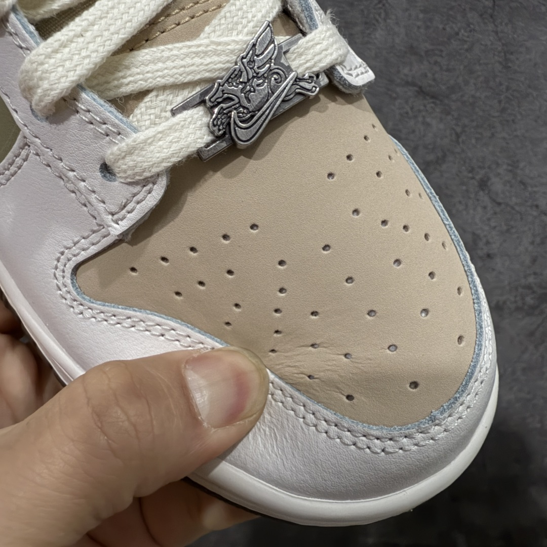 图片[5]-【CS版本】Nike SB Dunk Low“ 马年限定”周年高端定制 低帮休闲板鞋 大厂纯原品质出货 超高清洁度 皮料切割干净无任何毛边 细节完美 货号：IQ1118-220 尺码： 36 36.5 37.5 38 38.5 39 40 40.5 41 42 42.5 43 44 44.5 45 46-选品中心