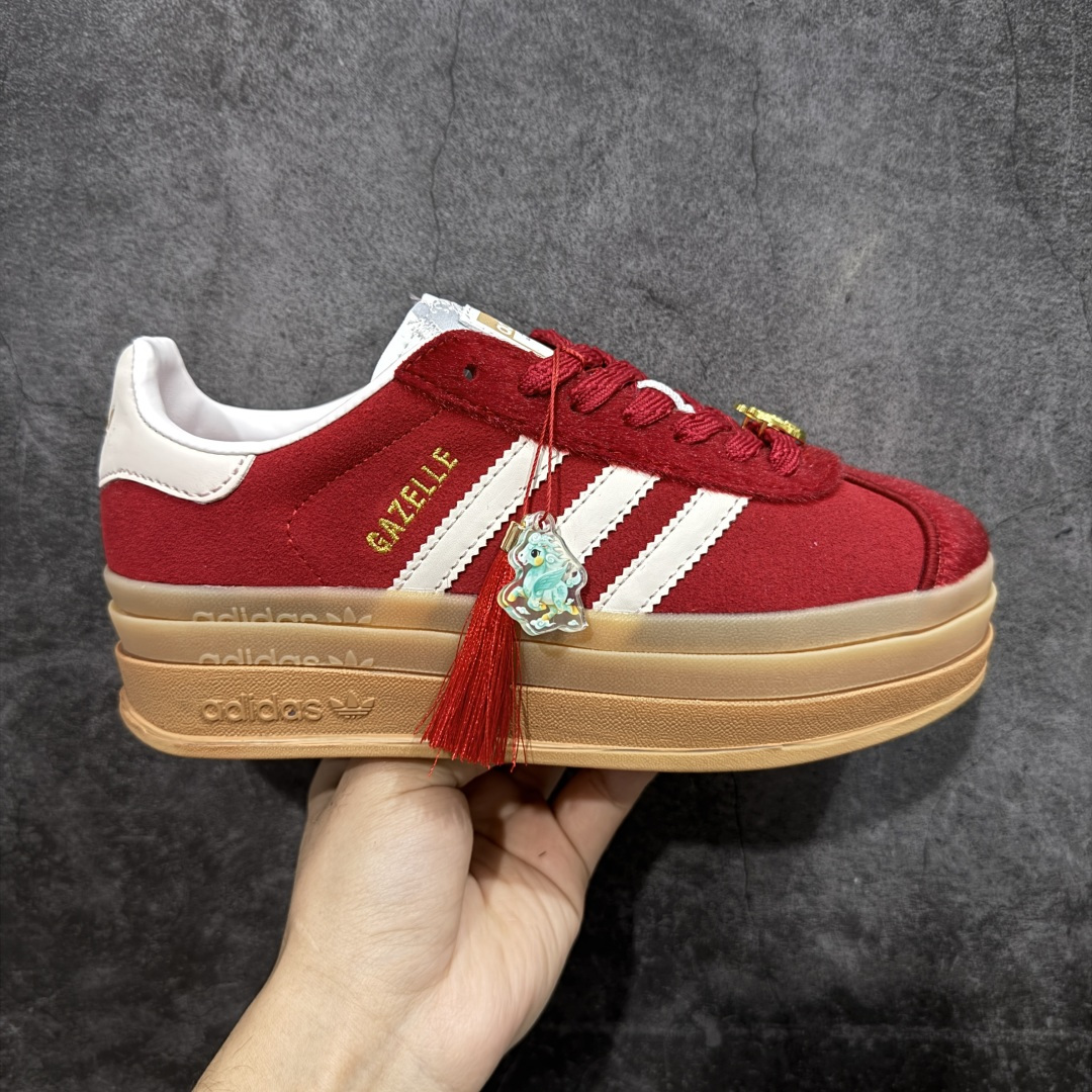 【先行版】Adidas Originals Gazelle Bold CNY 马年限定 高热新品 时尚百搭 防滑耐磨 低帮 阿迪达斯 厚底松糕板鞋 以红色为主 鞋头采用深红色麂皮呈现 整体鞋面辅以马毛是最大的亮点 标志性的三道杠区域采用皮面打造 后跟处带有标志性字样 撞色的搭配使得新年氛围感拉满 货号：KJ4293 尺码：35.5 36 36.5 37 38 38.5 39 40 40.5 41-选品中心