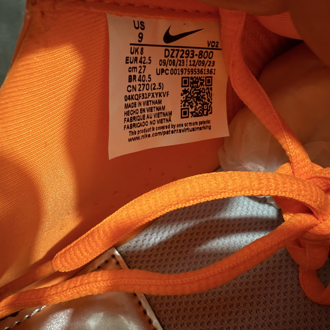 图片[7]-【ZOK版本】NOCTA x NK Hot Step II 联名款 复古运动鞋 橙色 DZ7293-800 外贸专供品质 鞋面造型有很强的线条感 电镀元素贯穿鞋身 以其鲜明的色调 为街头时尚注入了一股新鲜活力 尺码：40 40.5 41 42 42.5 43 44 44.5 45 46 47.5 47.5 48.5-选品中心