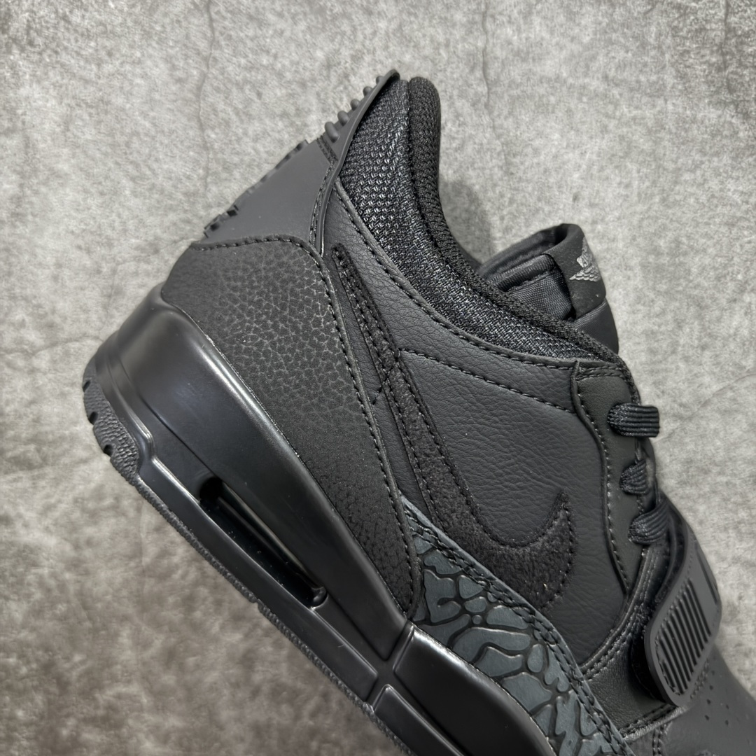 图片[7]-【纯原N版】Air Jordan Legacy AJ312 Low 低帮复古篮球鞋 纯黑 IQ9784-001 市场最强独一档产物 全套原纸板楦头开发 原厂大底磨具加持立体防滑纹理 原档数据后跟TPU子母扣魔术贴 原装可视Air Sole气垫 原汁原味最完美的312代版型 唯一正确鞋头趴度弧度高度鞋身腰线 进口港宝加持 后跟自然饱满 全鞋荧光划线卡点 追求极致完美 每一双都是工艺品 多重QC质检 超越公司货的品控标准 实实在在的免检产品 鞋身采用了皮革材质打造 横跨鞋面的魔术贴十分吸睛 侧面的Swoosh Logo的一部分被鞋面遮挡了一部分 颇具玩味 魔术贴上标有NK标识 而鞋舌上是Jordan的经典红色飞翼Logo 后跟和鞋底均采用了AJ3的设计 后跟上同样也使用了经典的爆裂纹图案 尺码：36-47.5-选品中心