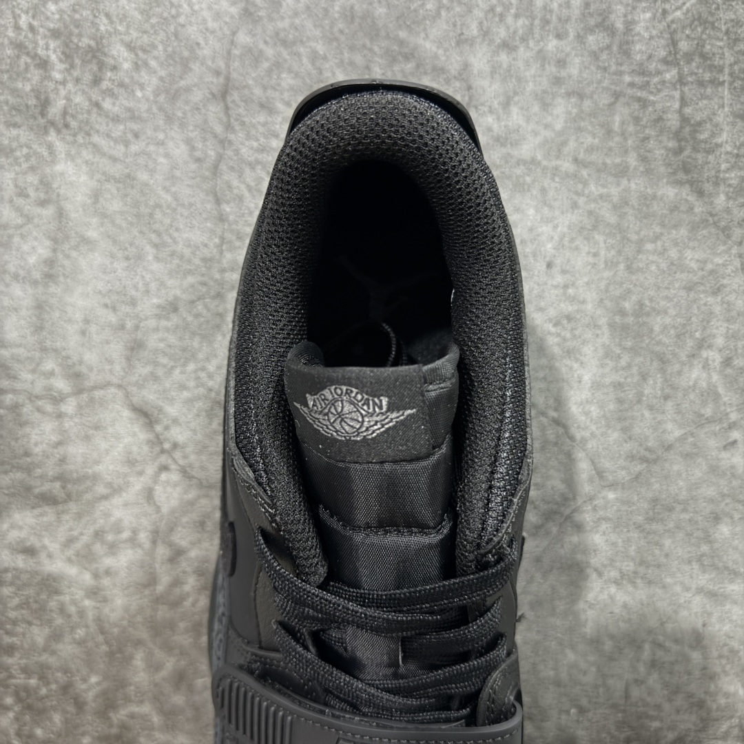 图片[8]-【纯原N版】Air Jordan Legacy AJ312 Low 低帮复古篮球鞋 纯黑 IQ9784-001 市场最强独一档产物 全套原纸板楦头开发 原厂大底磨具加持立体防滑纹理 原档数据后跟TPU子母扣魔术贴 原装可视Air Sole气垫 原汁原味最完美的312代版型 唯一正确鞋头趴度弧度高度鞋身腰线 进口港宝加持 后跟自然饱满 全鞋荧光划线卡点 追求极致完美 每一双都是工艺品 多重QC质检 超越公司货的品控标准 实实在在的免检产品 鞋身采用了皮革材质打造 横跨鞋面的魔术贴十分吸睛 侧面的Swoosh Logo的一部分被鞋面遮挡了一部分 颇具玩味 魔术贴上标有NK标识 而鞋舌上是Jordan的经典红色飞翼Logo 后跟和鞋底均采用了AJ3的设计 后跟上同样也使用了经典的爆裂纹图案 尺码：36-47.5-选品中心