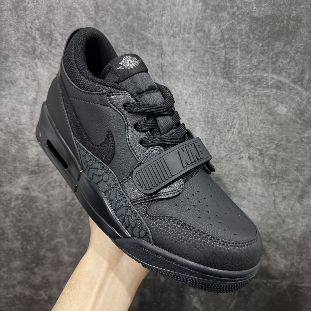 图片[3]-【纯原N版】Air Jordan Legacy AJ312 Low 低帮复古篮球鞋 纯黑 IQ9784-001 市场最强独一档产物 全套原纸板楦头开发 原厂大底磨具加持立体防滑纹理 原档数据后跟TPU子母扣魔术贴 原装可视Air Sole气垫 原汁原味最完美的312代版型 唯一正确鞋头趴度弧度高度鞋身腰线 进口港宝加持 后跟自然饱满 全鞋荧光划线卡点 追求极致完美 每一双都是工艺品 多重QC质检 超越公司货的品控标准 实实在在的免检产品 鞋身采用了皮革材质打造 横跨鞋面的魔术贴十分吸睛 侧面的Swoosh Logo的一部分被鞋面遮挡了一部分 颇具玩味 魔术贴上标有NK标识 而鞋舌上是Jordan的经典红色飞翼Logo 后跟和鞋底均采用了AJ3的设计 后跟上同样也使用了经典的爆裂纹图案 尺码：36-47.5-选品中心