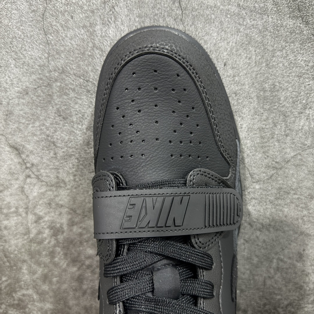 图片[5]-【纯原N版】Air Jordan Legacy AJ312 Low 低帮复古篮球鞋 纯黑 IQ9784-001 市场最强独一档产物 全套原纸板楦头开发 原厂大底磨具加持立体防滑纹理 原档数据后跟TPU子母扣魔术贴 原装可视Air Sole气垫 原汁原味最完美的312代版型 唯一正确鞋头趴度弧度高度鞋身腰线 进口港宝加持 后跟自然饱满 全鞋荧光划线卡点 追求极致完美 每一双都是工艺品 多重QC质检 超越公司货的品控标准 实实在在的免检产品 鞋身采用了皮革材质打造 横跨鞋面的魔术贴十分吸睛 侧面的Swoosh Logo的一部分被鞋面遮挡了一部分 颇具玩味 魔术贴上标有NK标识 而鞋舌上是Jordan的经典红色飞翼Logo 后跟和鞋底均采用了AJ3的设计 后跟上同样也使用了经典的爆裂纹图案 尺码：36-47.5-选品中心