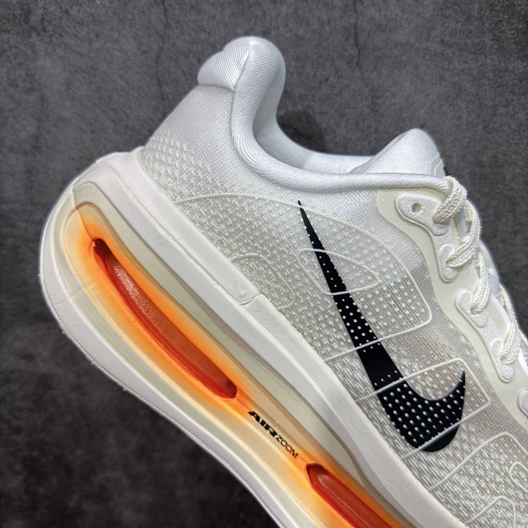 图片[7]-【XE纯原】NIKE VOMERO PREMIUM 全掌气垫缓震网面运动跑鞋 市场最强 没有之一 纯原生产线出品 原版开发 全部原材料 细节一比一打造 完美还原zp脚感 正确前后分离式两片纤维柱气垫 上下包裹超软弹泡棉 正确组合大底 区别市场通货 版型完美 鞋面材料同步原版1：1 全部原版开发校对 欢迎对比💪🏻 Nike 运用 Air技术专利，推出 Nike Pegasus Premium，沿用经典 Pegasus 系列产品深受跑者喜爱的缓震功能，并配置 Nike 首款可见式塑形 Air Zoom 气垫。 全掌可见的AirZoom首次在Pegasus系列中出现，模仿了Vaporfly的碳板曲线，增强了跑步时的流畅过渡。 货号：IQ4035-100 尺码：36-46（半）-选品中心