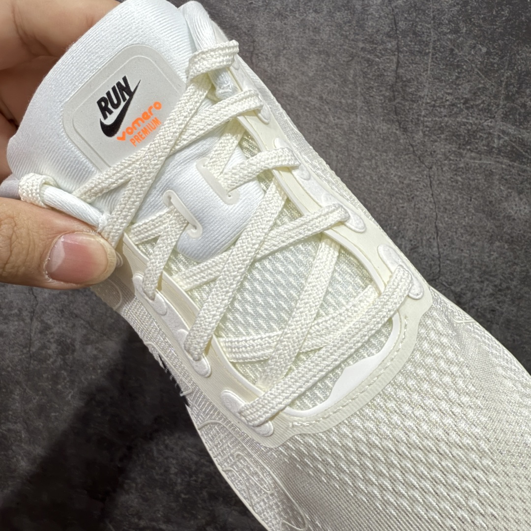 图片[6]-【XE纯原】NIKE VOMERO PREMIUM 全掌气垫缓震网面运动跑鞋 市场最强 没有之一 纯原生产线出品 原版开发 全部原材料 细节一比一打造 完美还原zp脚感 正确前后分离式两片纤维柱气垫 上下包裹超软弹泡棉 正确组合大底 区别市场通货 版型完美 鞋面材料同步原版1：1 全部原版开发校对 欢迎对比💪🏻 Nike 运用 Air技术专利，推出 Nike Pegasus Premium，沿用经典 Pegasus 系列产品深受跑者喜爱的缓震功能，并配置 Nike 首款可见式塑形 Air Zoom 气垫。 全掌可见的AirZoom首次在Pegasus系列中出现，模仿了Vaporfly的碳板曲线，增强了跑步时的流畅过渡。 货号：IQ4035-100 尺码：36-46（半）-选品中心