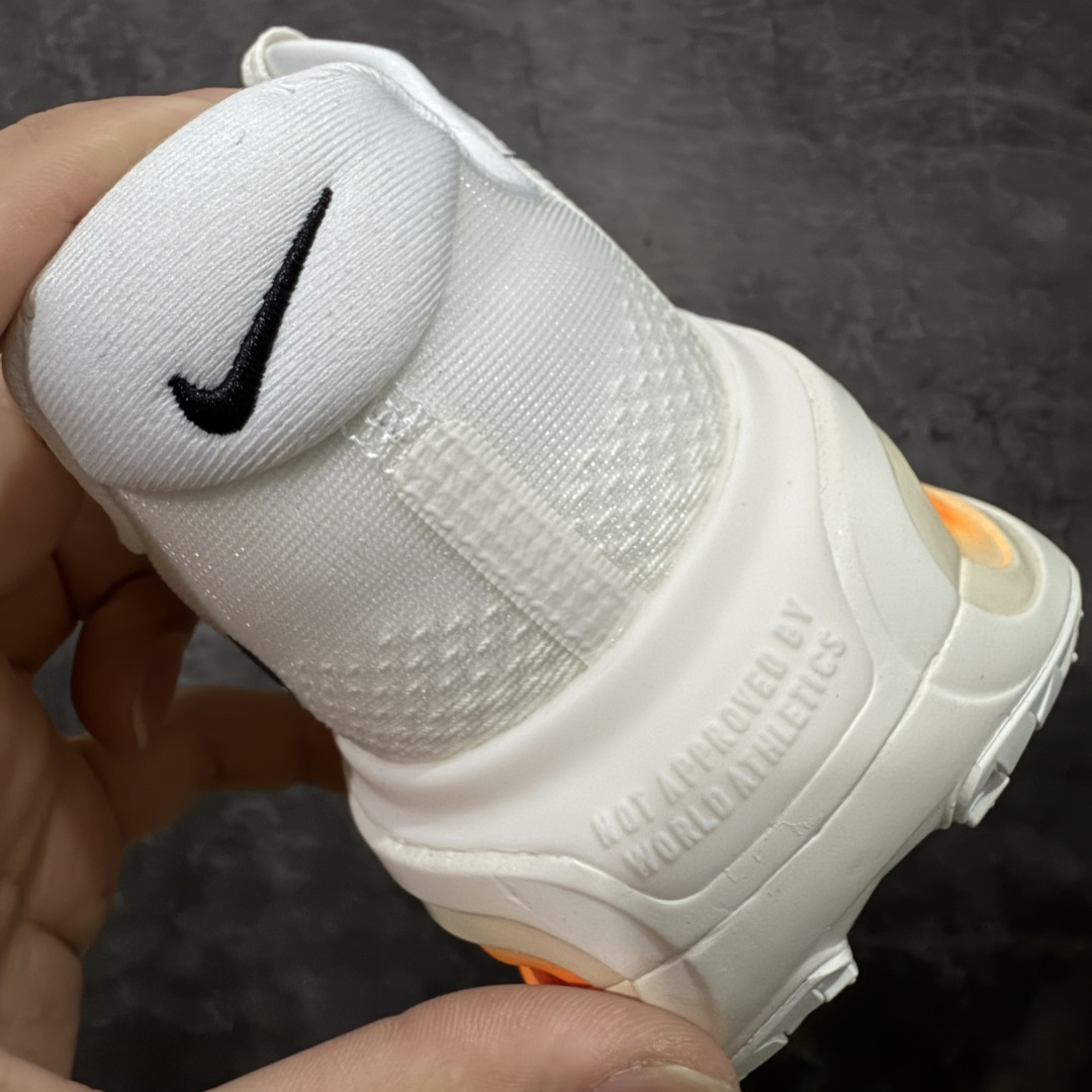 图片[2]-【XE纯原】NIKE VOMERO PREMIUM 全掌气垫缓震网面运动跑鞋 市场最强 没有之一 纯原生产线出品 原版开发 全部原材料 细节一比一打造 完美还原zp脚感 正确前后分离式两片纤维柱气垫 上下包裹超软弹泡棉 正确组合大底 区别市场通货 版型完美 鞋面材料同步原版1：1 全部原版开发校对 欢迎对比💪🏻 Nike 运用 Air技术专利，推出 Nike Pegasus Premium，沿用经典 Pegasus 系列产品深受跑者喜爱的缓震功能，并配置 Nike 首款可见式塑形 Air Zoom 气垫。 全掌可见的AirZoom首次在Pegasus系列中出现，模仿了Vaporfly的碳板曲线，增强了跑步时的流畅过渡。 货号：IQ4035-100 尺码：36-46（半）-选品中心