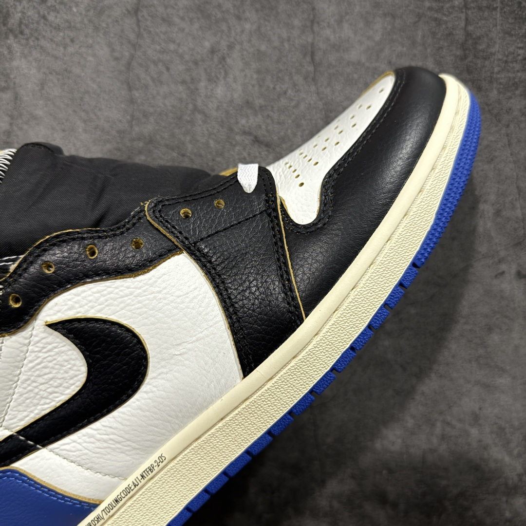 图片[6]-【RN版本】Union LA x Fragment Design x Air Jordan AJ1 Retro High NRG 藤原浩三方联名四色拼接灰 闪电白蓝红 IO7847-002 圈内最强系列 高端零售特供批次 产品品控稳定性领先行业 各方面均可对飙L版 良心定价不杀猪 SZ原厂全套原楦原纸板冲刀磨具开发 原厂皮料加持 原厂港宝加持定型后跟R度完美 同源原厂电绣 飞翼针数密度立体效果一致 百分百一致原鞋 原厂拉帮工艺 针距密度一致 后跟弧度收口自然不对折 极致一眼正品既视感 进口玻璃冲刀皮料裁剪零毛边 全鞋电脑针车工艺 品控清洁度最高QC检验标准 免检产品 原厂订购鞋盒、鞋标、防尘纸、鞋撑、鞋带 追求极致的原厂味道 尺码： 40 40.5 41 42 42.5 43 44 44.5 45 46 47.5-选品中心