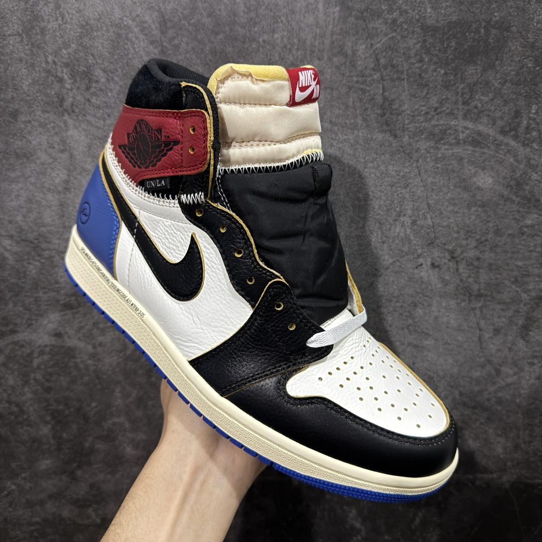 图片[3]-【RN版本】Union LA x Fragment Design x Air Jordan AJ1 Retro High NRG 藤原浩三方联名四色拼接灰 闪电白蓝红 IO7847-002 圈内最强系列 高端零售特供批次 产品品控稳定性领先行业 各方面均可对飙L版 良心定价不杀猪 SZ原厂全套原楦原纸板冲刀磨具开发 原厂皮料加持 原厂港宝加持定型后跟R度完美 同源原厂电绣 飞翼针数密度立体效果一致 百分百一致原鞋 原厂拉帮工艺 针距密度一致 后跟弧度收口自然不对折 极致一眼正品既视感 进口玻璃冲刀皮料裁剪零毛边 全鞋电脑针车工艺 品控清洁度最高QC检验标准 免检产品 原厂订购鞋盒、鞋标、防尘纸、鞋撑、鞋带 追求极致的原厂味道 尺码： 40 40.5 41 42 42.5 43 44 44.5 45 46 47.5-选品中心