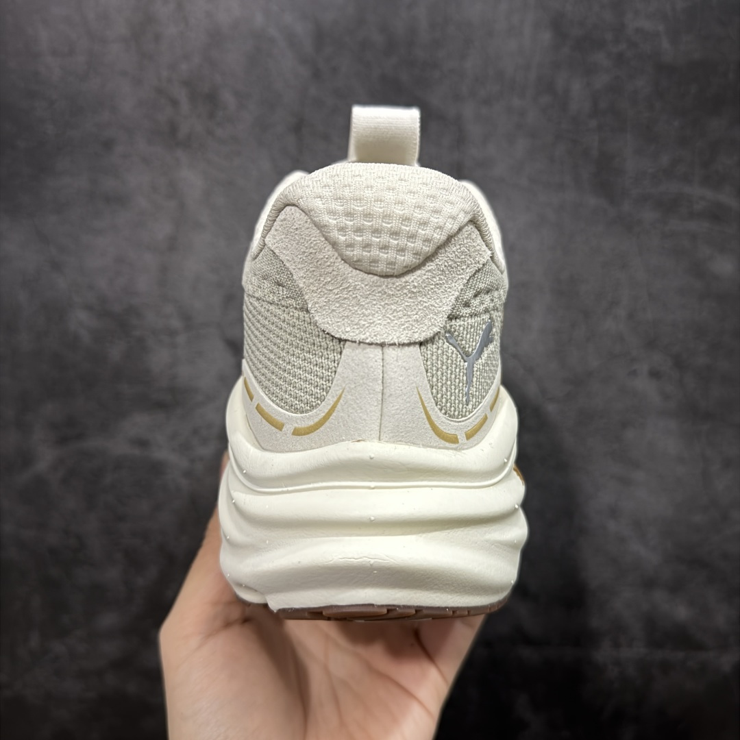 图片[4]-【纯原版】彪马彪破3 PUMA MAGNIFY NITRO 3代 PUMA跑鞋为跑步蓄 能，功能性和美观性兼备。搭载 PUMA NITRO 氮气中底，具备轻量与高缓冲回弹特性，打造柔软舒适脚感。以简约流畅的线条勾勒 PUMA 跑道，为鞋款增添一抹灵动气质。 鞋面 采用轻量化高弹织物鞋面，上脚透气舒适包覆，还确保了耐穿性和支撑性助力急速畅跑 中底 超临界NITRO氮气中底结合厚底轮廓舒适缓震，提供能力反馈，轻便柔软 跑步通勤皆可 鞋侧 PUMA 流线型跑道以明亮色彩呈现，勾勒活力运动美学 外底 采用 PUMAGRIP橡胶大底，止滑耐磨赋予跑者灵活自如的运动体验 货号 311047-08 尺码 36 37 37.5 38 38.5 39 40 40.5 41 42 42.5 43 44 44.5 45-选品中心