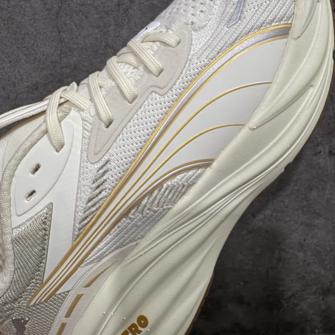 图片[4]-【纯原版】彪马彪破3 PUMA MAGNIFY NITRO 3代 PUMA跑鞋为跑步蓄 能，功能性和美观性兼备。搭载 PUMA NITRO 氮气中底，具备轻量与高缓冲回弹特性，打造柔软舒适脚感。以简约流畅的线条勾勒 PUMA 跑道，为鞋款增添一抹灵动气质。 鞋面 采用轻量化高弹织物鞋面，上脚透气舒适包覆，还确保了耐穿性和支撑性助力急速畅跑 中底 超临界NITRO氮气中底结合厚底轮廓舒适缓震，提供能力反馈，轻便柔软 跑步通勤皆可 鞋侧 PUMA 流线型跑道以明亮色彩呈现，勾勒活力运动美学 外底 采用 PUMAGRIP橡胶大底，止滑耐磨赋予跑者灵活自如的运动体验 货号 311047-08 尺码 36 37 37.5 38 38.5 39 40 40.5 41 42 42.5 43 44 44.5 45-选品中心