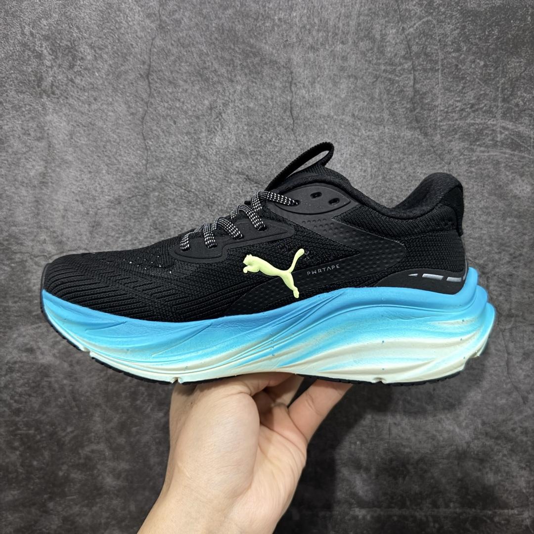 图片[2]-【纯原版】彪马彪破3 PUMA MAGNIFY NITRO 3代 PUMA跑鞋为跑步蓄 能，功能性和美观性兼备。搭载 PUMA NITRO 氮气中底，具备轻量与高缓冲回弹特性，打造柔软舒适脚感。以简约流畅的线条勾勒 PUMA 跑道，为鞋款增添一抹灵动气质。 鞋面 采用轻量化高弹织物鞋面，上脚透气舒适包覆，还确保了耐穿性和支撑性助力急速畅跑 中底 超临界NITRO氮气中底结合厚底轮廓舒适缓震，提供能力反馈，轻便柔软 跑步通勤皆可 鞋侧 PUMA 流线型跑道以明亮色彩呈现，勾勒活力运动美学 外底 采用 PUMAGRIP橡胶大底，止滑耐磨赋予跑者灵活自如的运动体验 货号 311046-05 尺码 36 37 37.5 38 38.5 39 40 40.5 41 42 42.5 43 44 44.5 45-选品中心