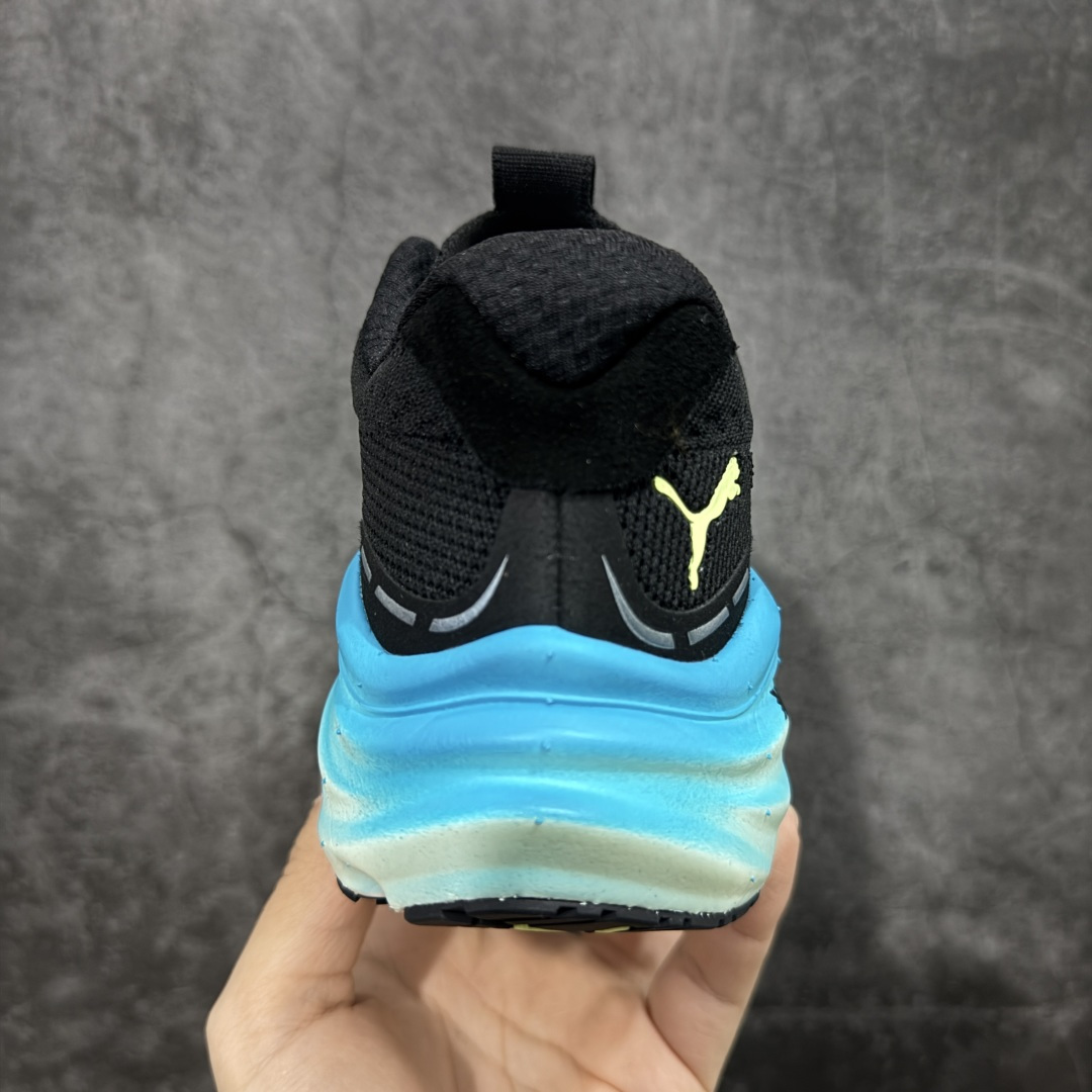 图片[4]-【纯原版】彪马彪破3 PUMA MAGNIFY NITRO 3代 PUMA跑鞋为跑步蓄 能，功能性和美观性兼备。搭载 PUMA NITRO 氮气中底，具备轻量与高缓冲回弹特性，打造柔软舒适脚感。以简约流畅的线条勾勒 PUMA 跑道，为鞋款增添一抹灵动气质。 鞋面 采用轻量化高弹织物鞋面，上脚透气舒适包覆，还确保了耐穿性和支撑性助力急速畅跑 中底 超临界NITRO氮气中底结合厚底轮廓舒适缓震，提供能力反馈，轻便柔软 跑步通勤皆可 鞋侧 PUMA 流线型跑道以明亮色彩呈现，勾勒活力运动美学 外底 采用 PUMAGRIP橡胶大底，止滑耐磨赋予跑者灵活自如的运动体验 货号 311046-05 尺码 36 37 37.5 38 38.5 39 40 40.5 41 42 42.5 43 44 44.5 45-选品中心