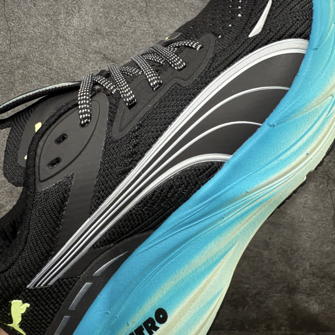 图片[4]-【纯原版】彪马彪破3 PUMA MAGNIFY NITRO 3代 PUMA跑鞋为跑步蓄 能，功能性和美观性兼备。搭载 PUMA NITRO 氮气中底，具备轻量与高缓冲回弹特性，打造柔软舒适脚感。以简约流畅的线条勾勒 PUMA 跑道，为鞋款增添一抹灵动气质。 鞋面 采用轻量化高弹织物鞋面，上脚透气舒适包覆，还确保了耐穿性和支撑性助力急速畅跑 中底 超临界NITRO氮气中底结合厚底轮廓舒适缓震，提供能力反馈，轻便柔软 跑步通勤皆可 鞋侧 PUMA 流线型跑道以明亮色彩呈现，勾勒活力运动美学 外底 采用 PUMAGRIP橡胶大底，止滑耐磨赋予跑者灵活自如的运动体验 货号 311046-05 尺码 36 37 37.5 38 38.5 39 40 40.5 41 42 42.5 43 44 44.5 45-选品中心