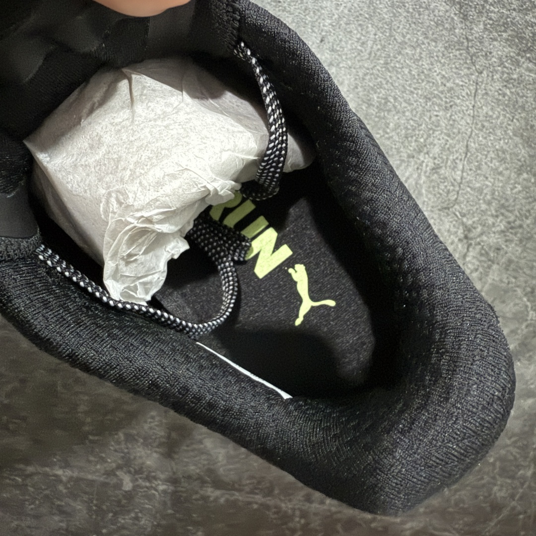 图片[7]-【纯原版】彪马彪破3 PUMA MAGNIFY NITRO 3代 PUMA跑鞋为跑步蓄 能，功能性和美观性兼备。搭载 PUMA NITRO 氮气中底，具备轻量与高缓冲回弹特性，打造柔软舒适脚感。以简约流畅的线条勾勒 PUMA 跑道，为鞋款增添一抹灵动气质。 鞋面 采用轻量化高弹织物鞋面，上脚透气舒适包覆，还确保了耐穿性和支撑性助力急速畅跑 中底 超临界NITRO氮气中底结合厚底轮廓舒适缓震，提供能力反馈，轻便柔软 跑步通勤皆可 鞋侧 PUMA 流线型跑道以明亮色彩呈现，勾勒活力运动美学 外底 采用 PUMAGRIP橡胶大底，止滑耐磨赋予跑者灵活自如的运动体验 货号 311046-05 尺码 36 37 37.5 38 38.5 39 40 40.5 41 42 42.5 43 44 44.5 45-选品中心