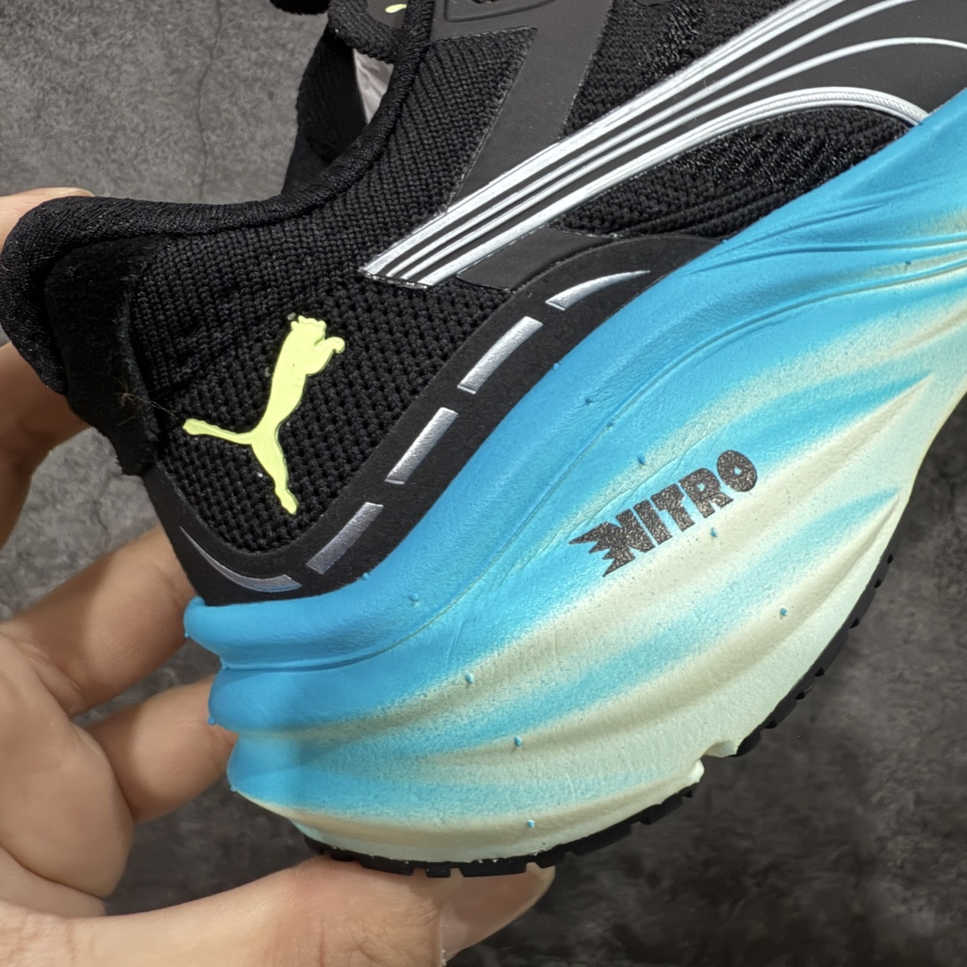 图片[3]-【纯原版】彪马彪破3 PUMA MAGNIFY NITRO 3代 PUMA跑鞋为跑步蓄 能，功能性和美观性兼备。搭载 PUMA NITRO 氮气中底，具备轻量与高缓冲回弹特性，打造柔软舒适脚感。以简约流畅的线条勾勒 PUMA 跑道，为鞋款增添一抹灵动气质。 鞋面 采用轻量化高弹织物鞋面，上脚透气舒适包覆，还确保了耐穿性和支撑性助力急速畅跑 中底 超临界NITRO氮气中底结合厚底轮廓舒适缓震，提供能力反馈，轻便柔软 跑步通勤皆可 鞋侧 PUMA 流线型跑道以明亮色彩呈现，勾勒活力运动美学 外底 采用 PUMAGRIP橡胶大底，止滑耐磨赋予跑者灵活自如的运动体验 货号 311046-05 尺码 36 37 37.5 38 38.5 39 40 40.5 41 42 42.5 43 44 44.5 45-选品中心