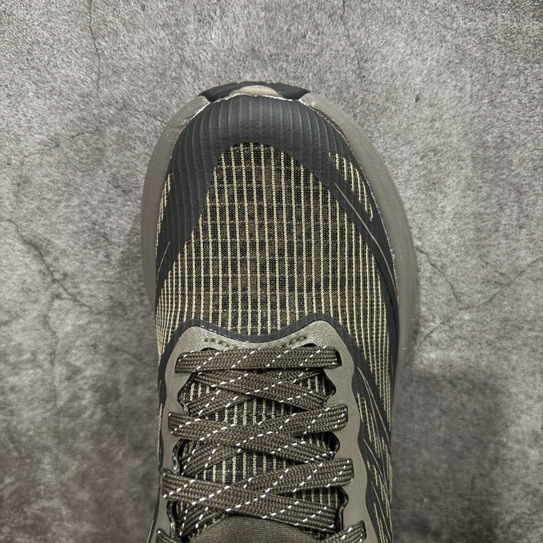 图片[5]-【纯原H版】Hoka Bondi 8 TS Caged 邦迪8 网面透气跑步鞋 1155391 全新外贸订单出货 原材料原数据打造 邦代八代缓震网面耐磨低帮跑步鞋 原始的 Bondi 缓震和线条在这里 提供该特许经营权众所周知的柔软、平衡的乘坐体验 Bondi 使用加长的摇杆微调几何形状 以获得更大的加速度 尺码： 36 36.5 37 38 38.5 39 40 40.5 41 42 42.5 43 44 44.5 45-选品中心