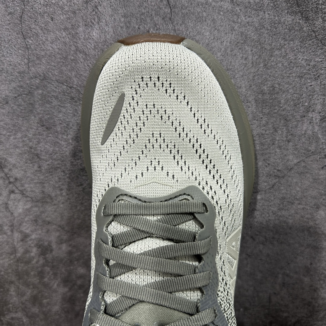 图片[5]-【纯原H版】Hoka Bondi 8 TS Caged 邦迪8 网面透气跑步鞋 1123202 全新外贸订单出货 原材料原数据打造 邦代八代缓震网面耐磨低帮跑步鞋 原始的 Bondi 缓震和线条在这里 提供该特许经营权众所周知的柔软、平衡的乘坐体验 Bondi 使用加长的摇杆微调几何形状 以获得更大的加速度 尺码： 36 36.5 37 38 38.5 39 40 40.5 41 42 42.5 43 44 44.5 45-选品中心