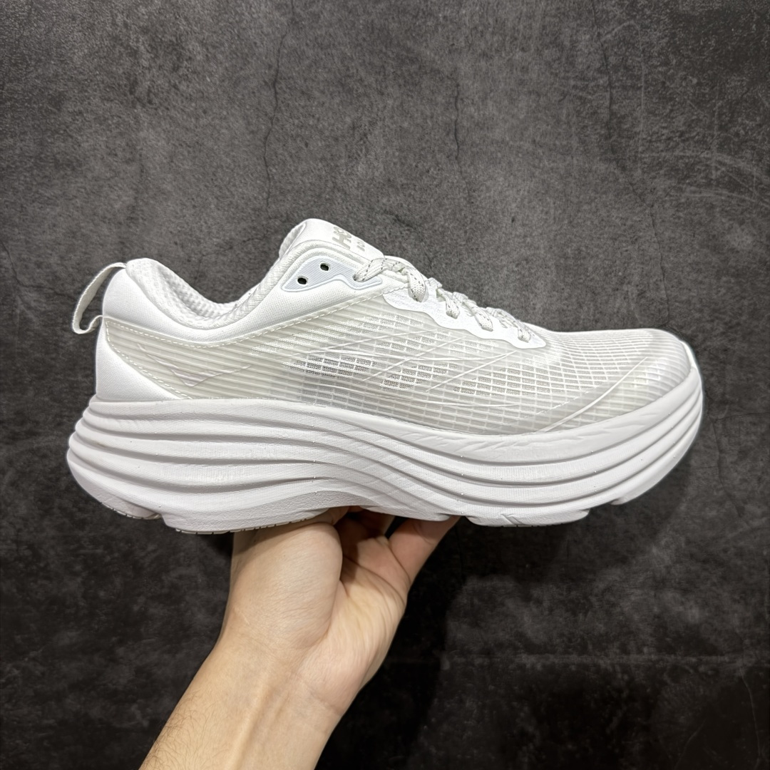 【纯原H版】Hoka Bondi 8 TS Caged 邦迪8 网面透气跑步鞋 1123202 全新外贸订单出货 原材料原数据打造 邦代八代缓震网面耐磨低帮跑步鞋 原始的 Bondi 缓震和线条在这里 提供该特许经营权众所周知的柔软、平衡的乘坐体验 Bondi 使用加长的摇杆微调几何形状 以获得更大的加速度 尺码： 36 36.5 37 38 38.5 39 40 40.5 41 42 42.5 43 44 44.5 45-选品中心