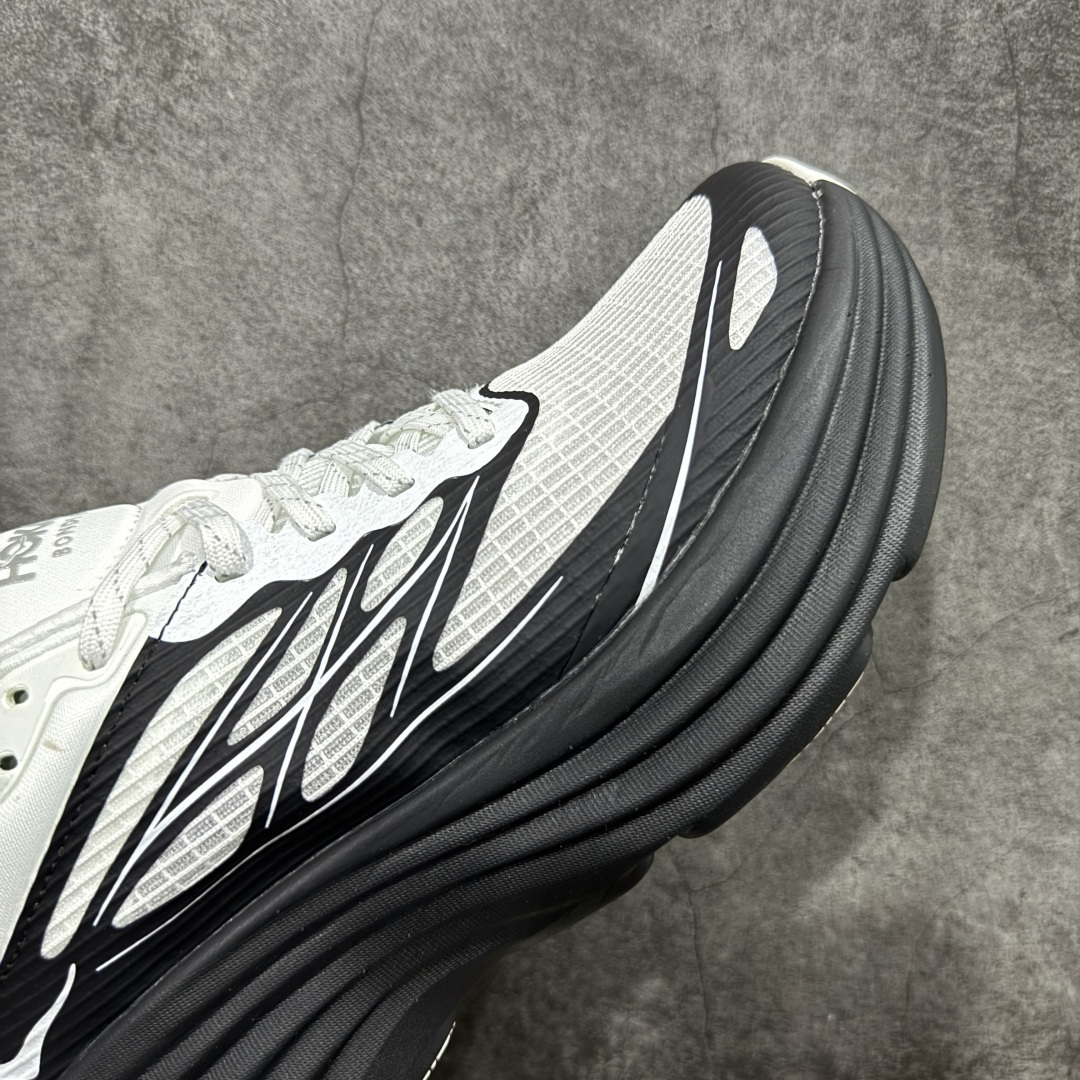 图片[6]-【纯原H版】Hoka Bondi 8 TS Caged 邦迪8 网面透气跑步鞋 1155391 全新外贸订单出货 原材料原数据打造 邦代八代缓震网面耐磨低帮跑步鞋 原始的 Bondi 缓震和线条在这里 提供该特许经营权众所周知的柔软、平衡的乘坐体验 Bondi 使用加长的摇杆微调几何形状 以获得更大的加速度 尺码： 36 36.5 37 38 38.5 39 40 40.5 41 42 42.5 43 44 44.5 45-选品中心