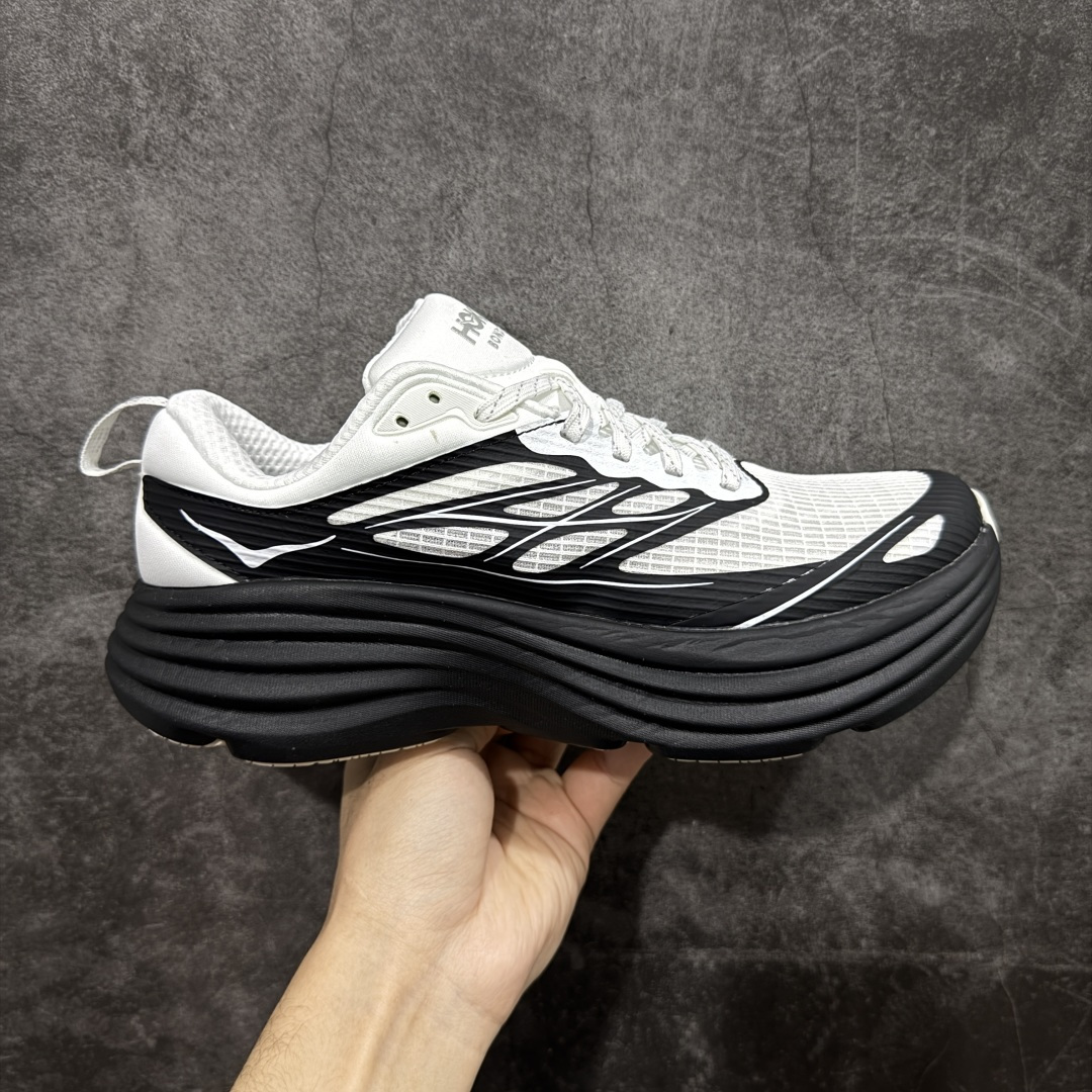 【纯原H版】Hoka Bondi 8 TS Caged 邦迪8 网面透气跑步鞋 1155391 全新外贸订单出货 原材料原数据打造 邦代八代缓震网面耐磨低帮跑步鞋 原始的 Bondi 缓震和线条在这里 提供该特许经营权众所周知的柔软、平衡的乘坐体验 Bondi 使用加长的摇杆微调几何形状 以获得更大的加速度 尺码： 36 36.5 37 38 38.5 39 40 40.5 41 42 42.5 43 44 44.5 45-选品中心