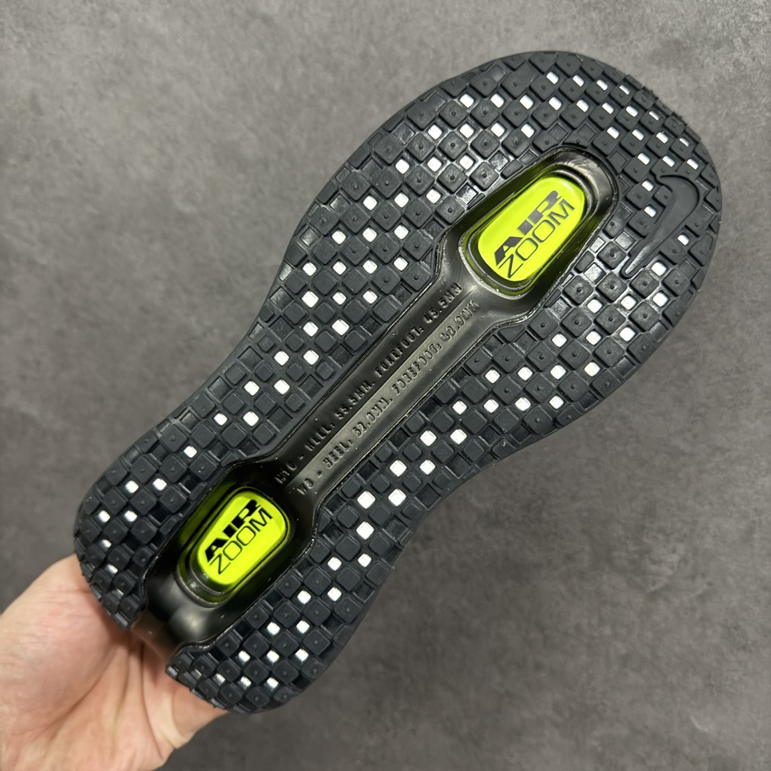 图片[9]-【巅峰版】NIKE VOMERO PREMIUM 全掌气垫缓震网面运动跑鞋 纯原生产线出品 市场目前最优品质 完美还原zp脚感 正确前后分离式两片纤维柱气垫 上下包裹超软弹泡棉 正确组合大底 区别市场通货 版型完美 鞋面材料同步原版1：1 全部原版开发校对 欢迎对比💪🏻 Nike 运用 Air技术专利，推出 Nike Pegasus Premium，沿用经典 Pegasus 系列产品深受跑者喜爱的缓震功能，并配置 Nike 首款可见式塑形 Air Zoom 气垫。 全掌可见的AirZoom首次在Pegasus系列中出现，模仿了Vaporfly的碳板曲线，增强了跑步时的流畅过渡。 货号：HQ2050-001 尺码：36-46（半） 编码：JJB310320-选品中心