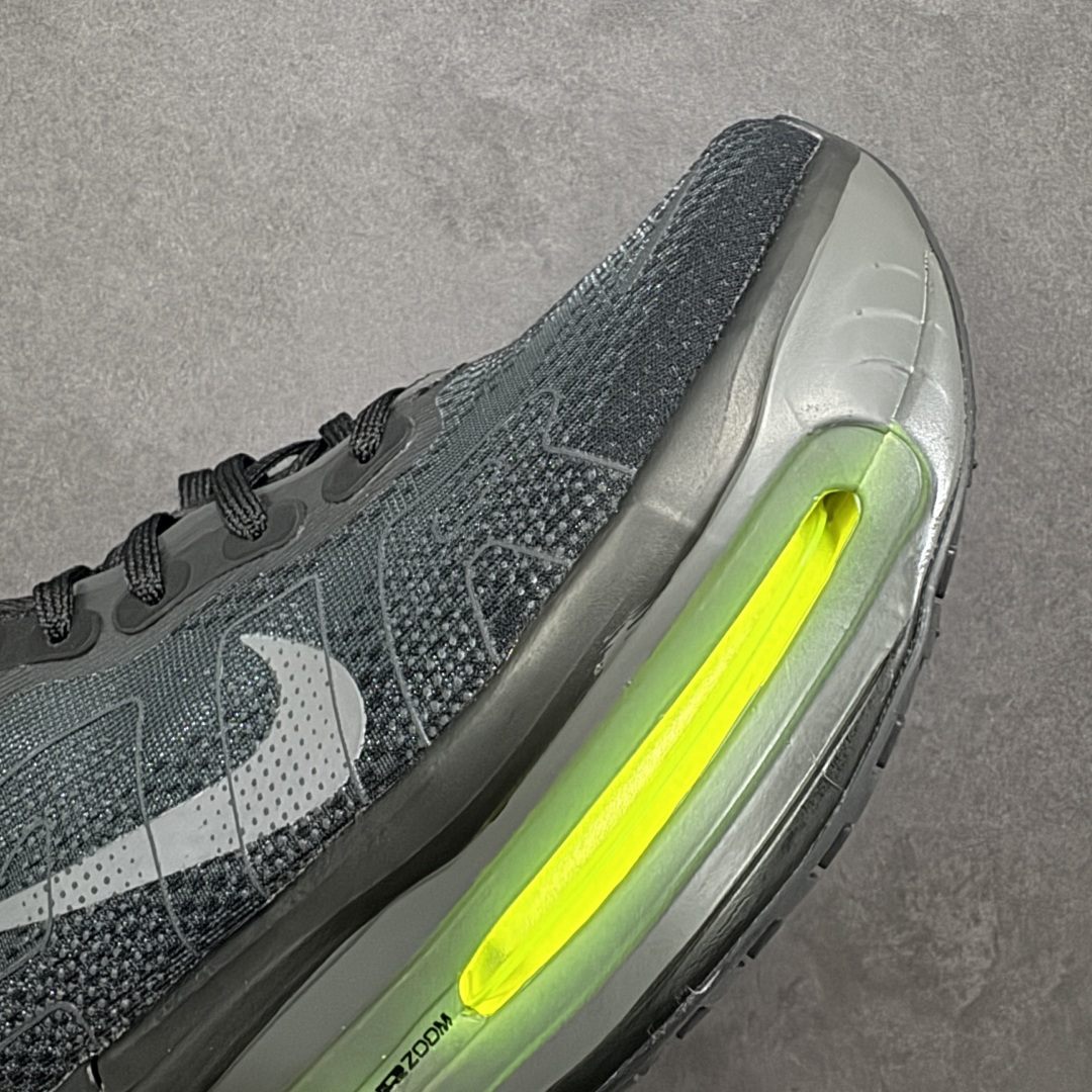 图片[5]-【巅峰版】NIKE VOMERO PREMIUM 全掌气垫缓震网面运动跑鞋 纯原生产线出品 市场目前最优品质 完美还原zp脚感 正确前后分离式两片纤维柱气垫 上下包裹超软弹泡棉 正确组合大底 区别市场通货 版型完美 鞋面材料同步原版1：1 全部原版开发校对 欢迎对比💪🏻 Nike 运用 Air技术专利，推出 Nike Pegasus Premium，沿用经典 Pegasus 系列产品深受跑者喜爱的缓震功能，并配置 Nike 首款可见式塑形 Air Zoom 气垫。 全掌可见的AirZoom首次在Pegasus系列中出现，模仿了Vaporfly的碳板曲线，增强了跑步时的流畅过渡。 货号：HQ2050-001 尺码：36-46（半） 编码：JJB310320-选品中心