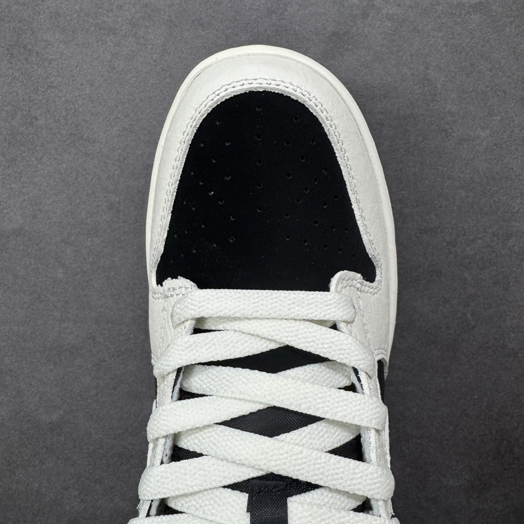 图片[8]-【定制版】Nike Dunk SB Low \”Embossed Baroque Pack\” 耐克 SB 低帮 CNY新年款 白黑浮雕 舒适百搭防滑耐磨低邦休闲板鞋 Nike将要推出Nike Dunk Low\”浮雕巴洛克\”系列鞋款，对耐克旗下最具辨识度的鞋型之一进行了创新演绎 ——将常规的平滑镶板替换为带有浮雕纹理的手工质感设计；鞋款整体以黑色打造，搭配明亮的浅航色框架覆盖层，让浮雕纹理的视觉效果更加鲜明。鞋身两侧Swoosh Logoq采用浅航色浮雕纹理点缀，鞋舌绣标上Nike标识以黑色呈现，后鞋跟处Nike刺绣则以金色妆点，既增添了亮眼细节，又不过分张扬；最后以米白色中底搭配黑色橡胶外底完善整体设计收尾。 货号：IF3944-001（2026年春季发售） 尺码：36 36.5 37.5 38 38.5 39 40 40.5 41 42 42.5 43 44 44.5 45 编码：QFB250260-选品中心