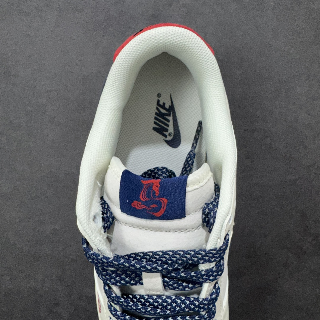 图片[7]-【定制版】Nike SB Dunk Low“ Supreme联名—马年限定” 周年高端定制 低帮休闲板鞋 定制鞋盒 大厂纯原品质出货 超高清洁度 皮料切割干净无任何毛边 细节完美 货号：FC7688-204 尺码：36 36.5 37.5 38 38.5 39 40 40.5 41 42 42.5 43 44 44.5 45 编码：HXSB330340-选品中心