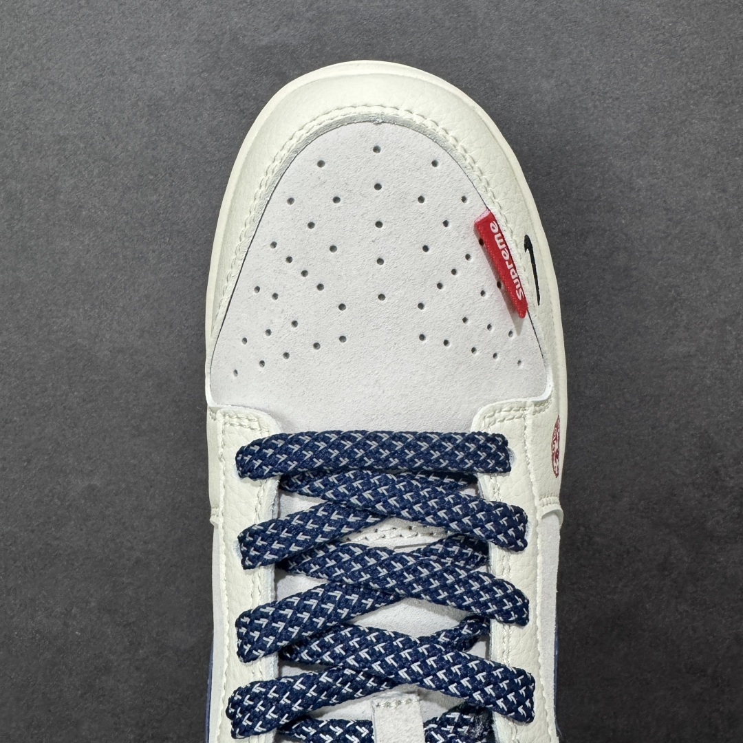 图片[8]-【定制版】Nike SB Dunk Low“ Supreme联名—马年限定” 周年高端定制 低帮休闲板鞋 定制鞋盒 大厂纯原品质出货 超高清洁度 皮料切割干净无任何毛边 细节完美 货号：FC7688-204 尺码：36 36.5 37.5 38 38.5 39 40 40.5 41 42 42.5 43 44 44.5 45 编码：HXSB330340-选品中心