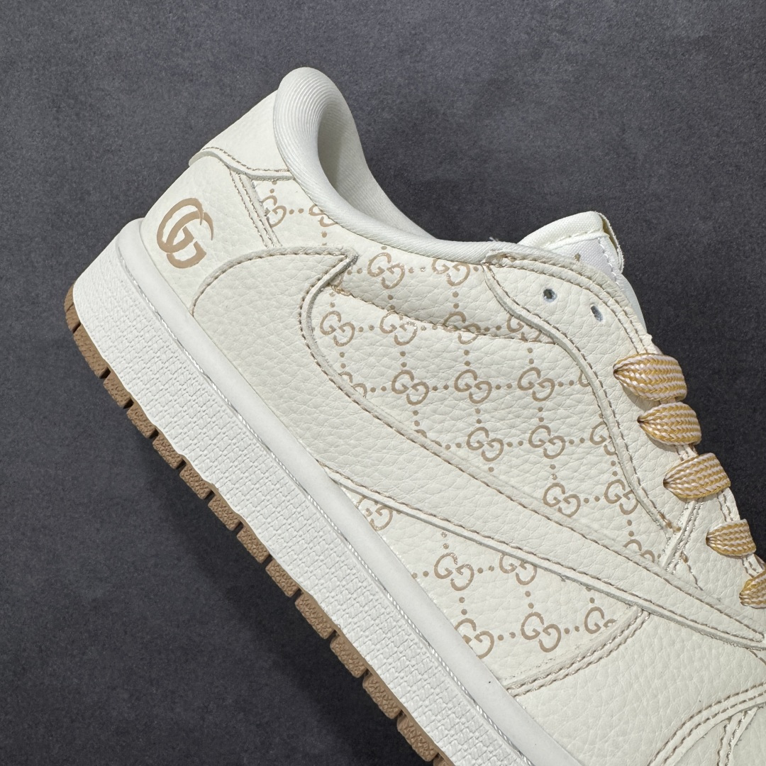 图片[6]-【定制版】Gucci x Travis Scott x Air Jordan 1 Low 古驰古奇 x AJ1 低帮 奶白色倒钩 AJ1 乔丹1代 aj1 乔1 低邦 米白色倒勾联名 乔丹篮球鞋系列 鞋身整体以米白色为底搭配米白色皮革框架覆盖层，标志性的反钩Swoosh Logo采用米白色呈现，内侧则辅以米白色Swoosh Logo点缀，鞋舌等多处TS标志性元素均得以保留；鞋舌上以GG字样呈现，后跟的Jack厂牌标志以及Wings Logoj均采用米白色缝线打造，后跟印有GG字样，彰显联名身份；最后以米白色中底搭配生胶色橡胶外底完善整体设计收尾。 货号：LD2028-066 尺码：36 36.5 37.5 38 38.5 39 40 40.5 41 42 42.5 43 44 44.5 45 编码：HXSB330340-选品中心